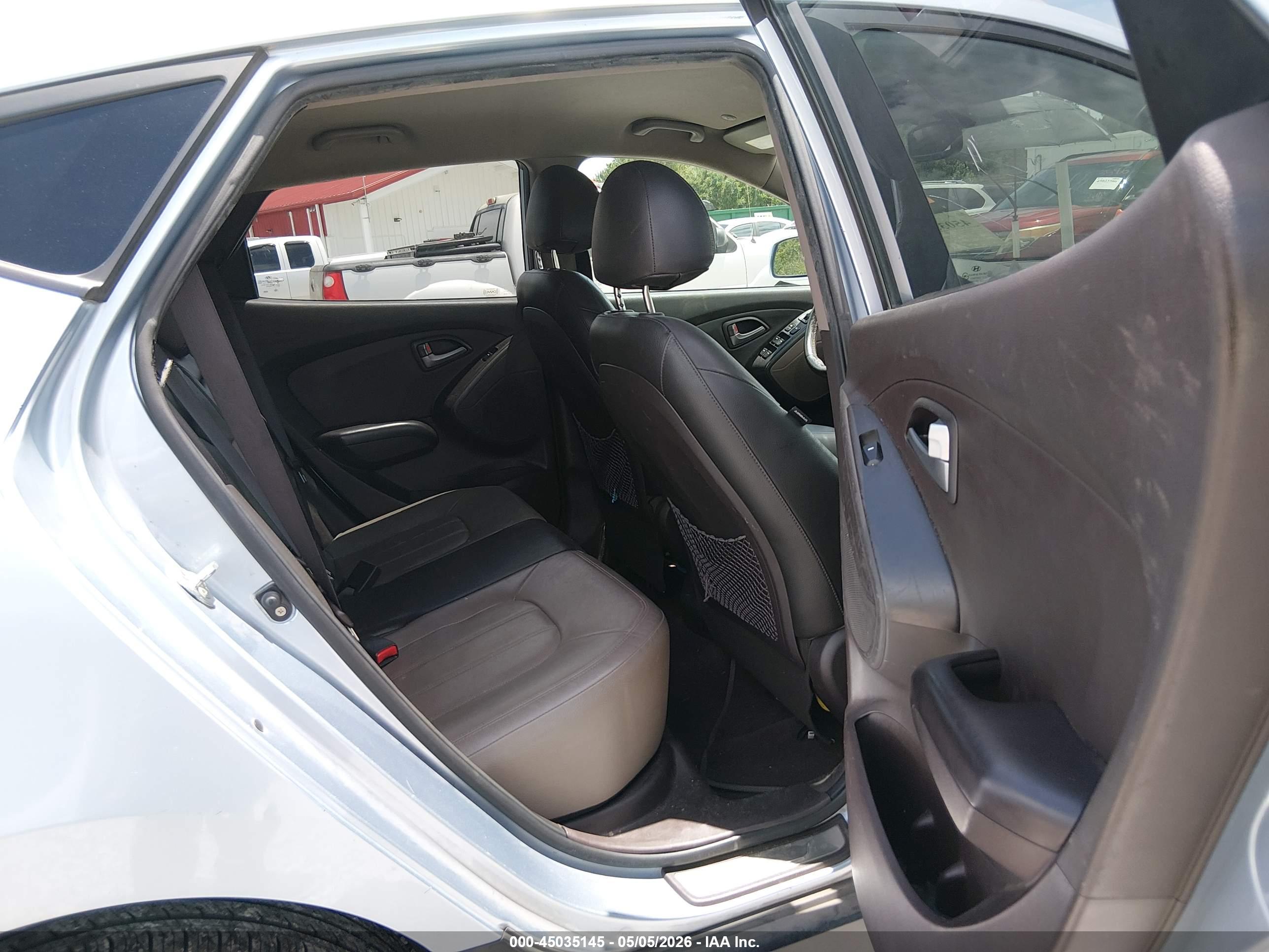 HYUNDAI TUCSON image 8