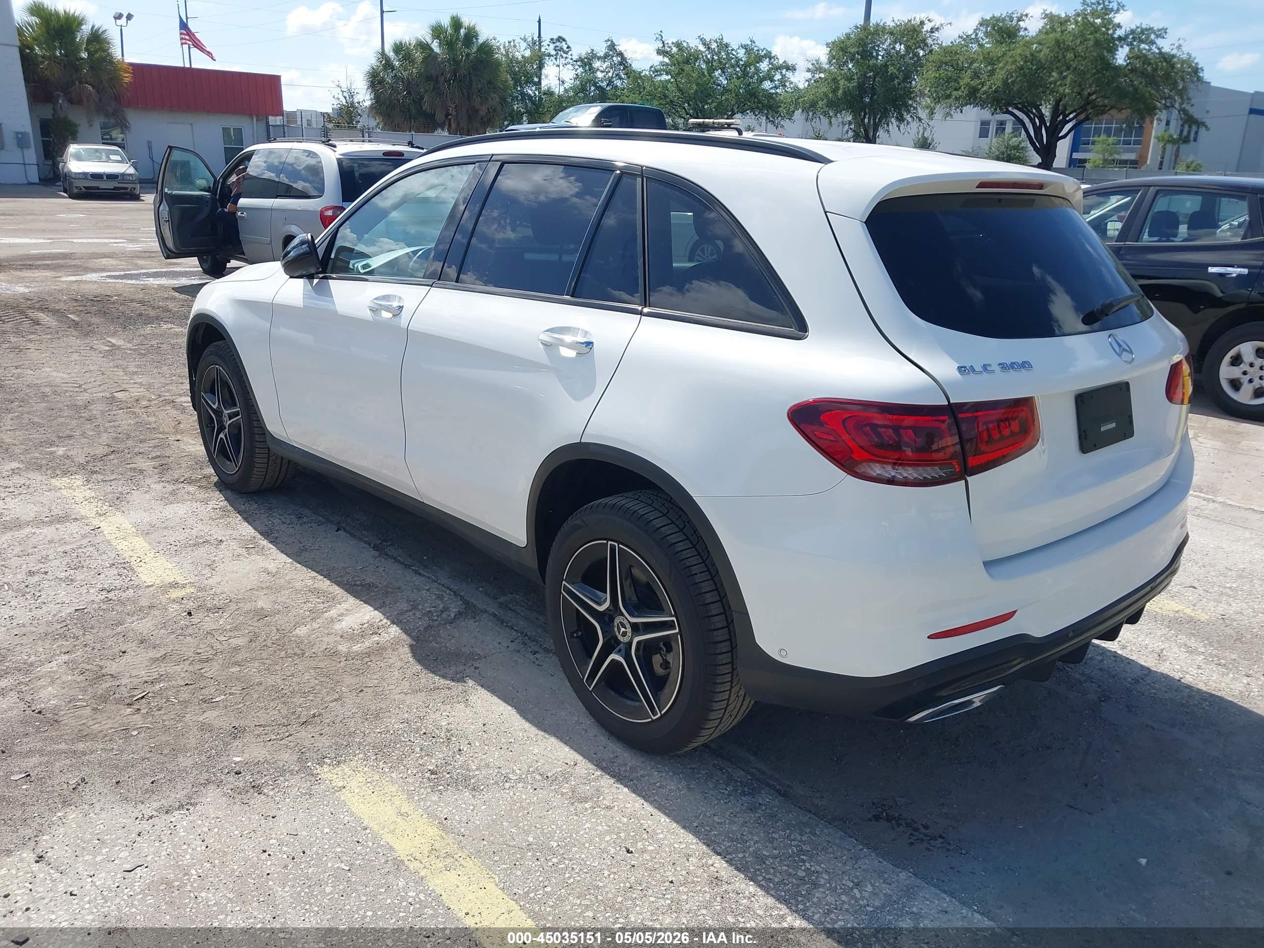 MERCEDES-BENZ GLC image 3