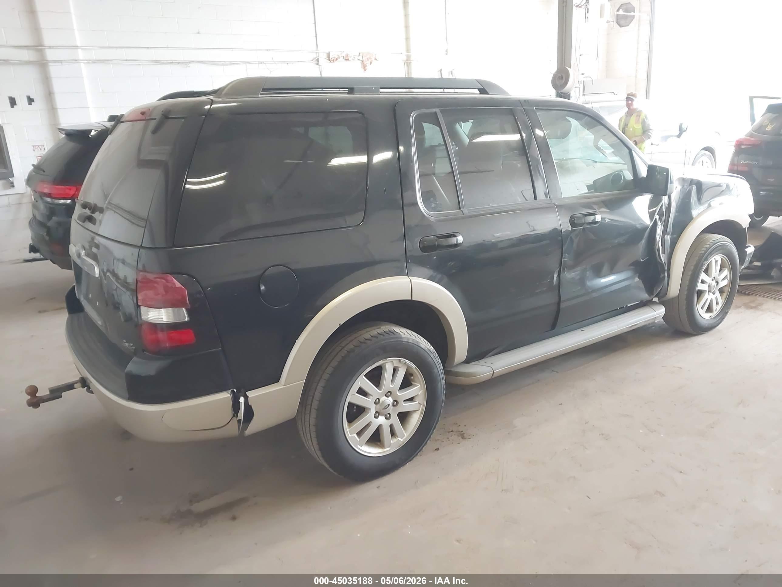 FORD EXPLORER image 4