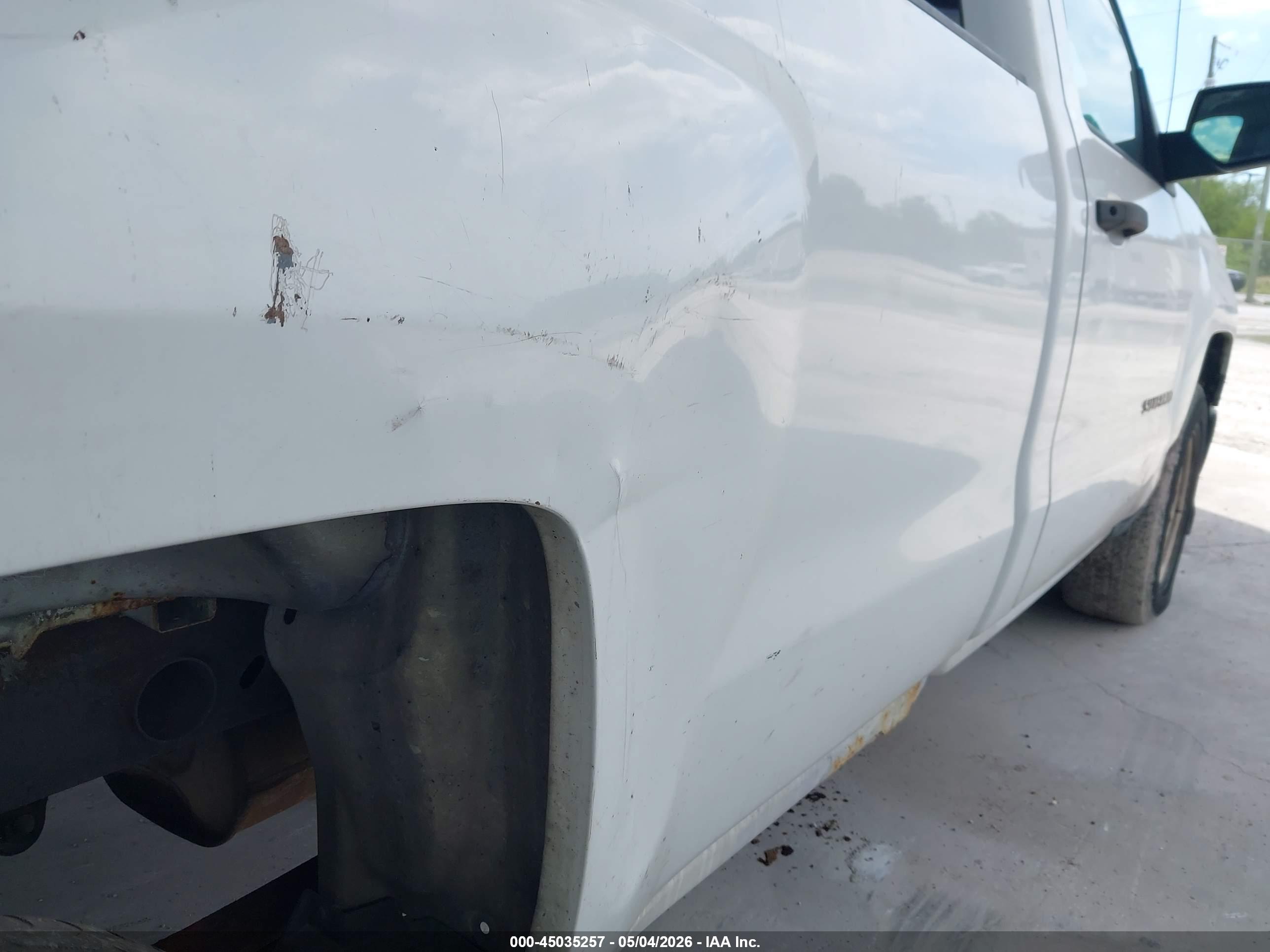 CHEVROLET SILVERADO image 6