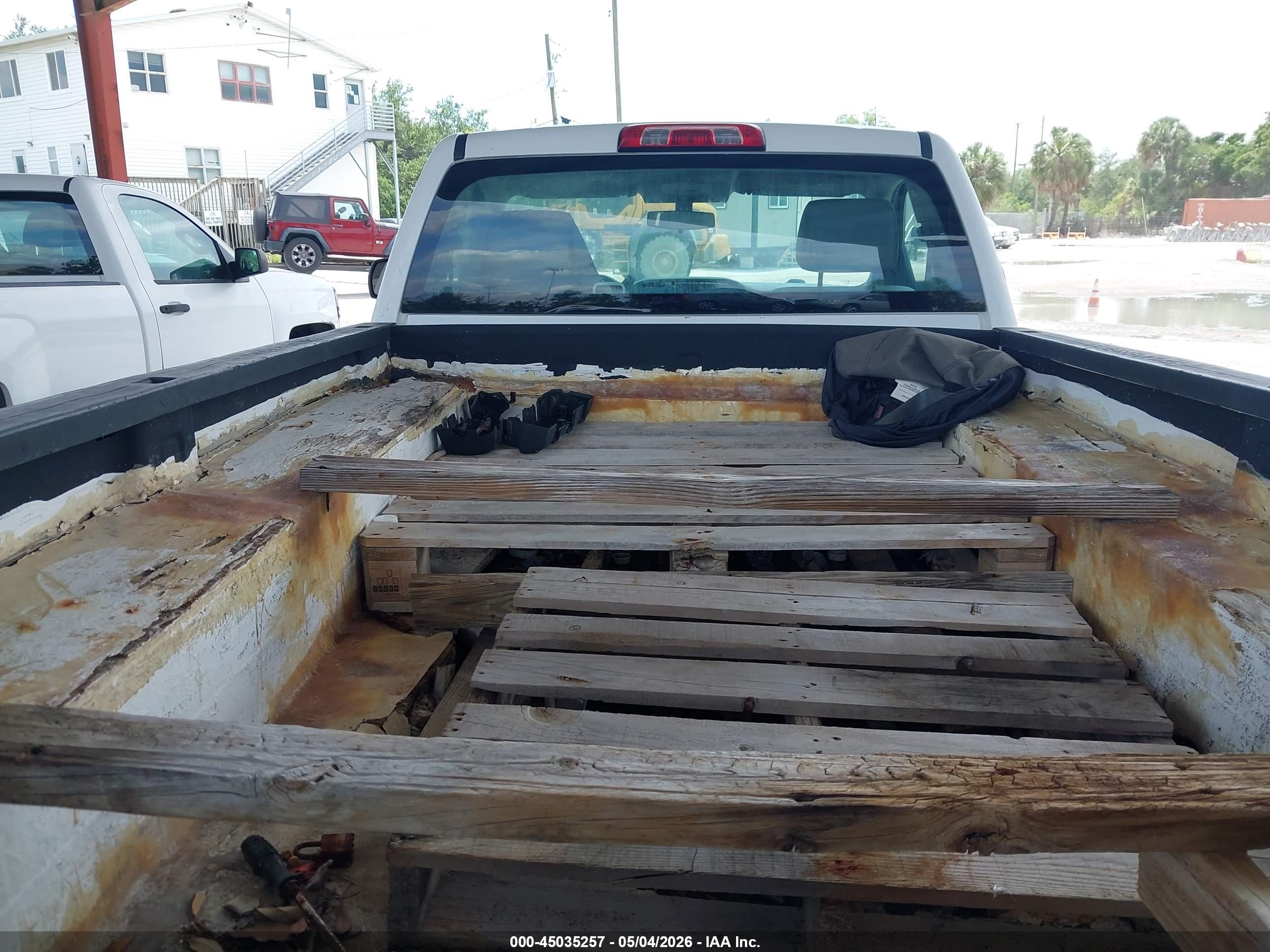 CHEVROLET SILVERADO image 8