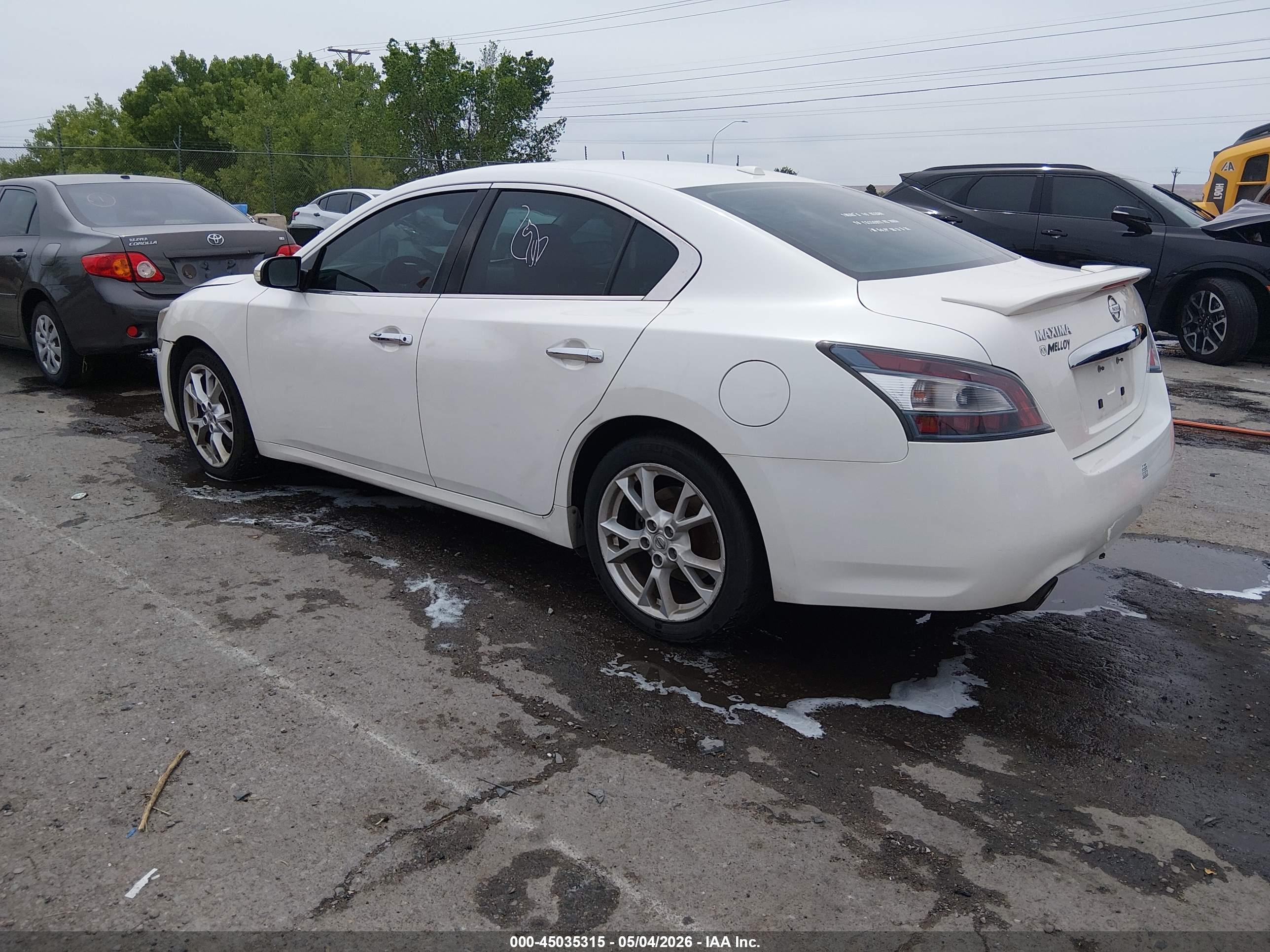 NISSAN MAXIMA image 3