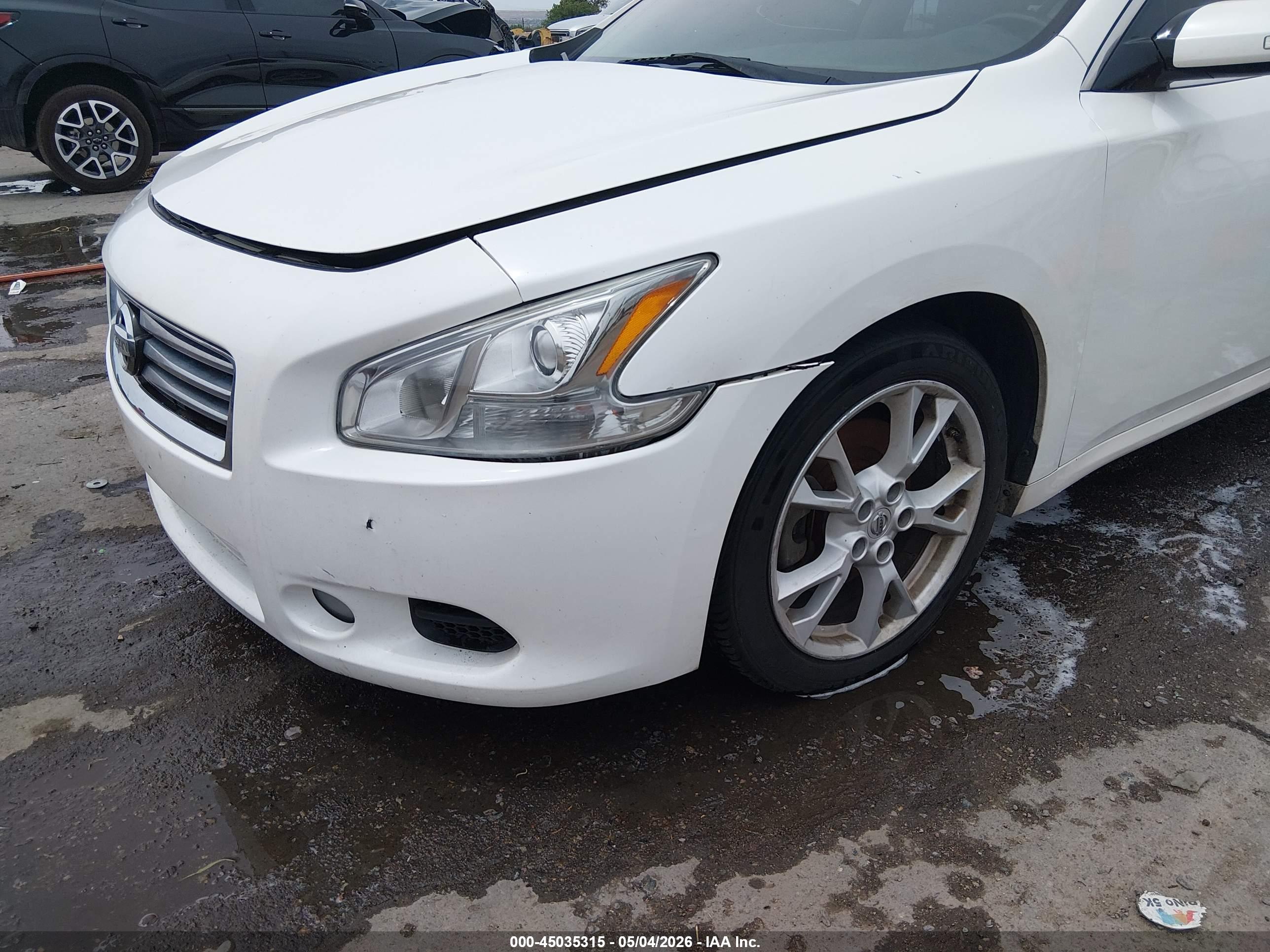 NISSAN MAXIMA image 6