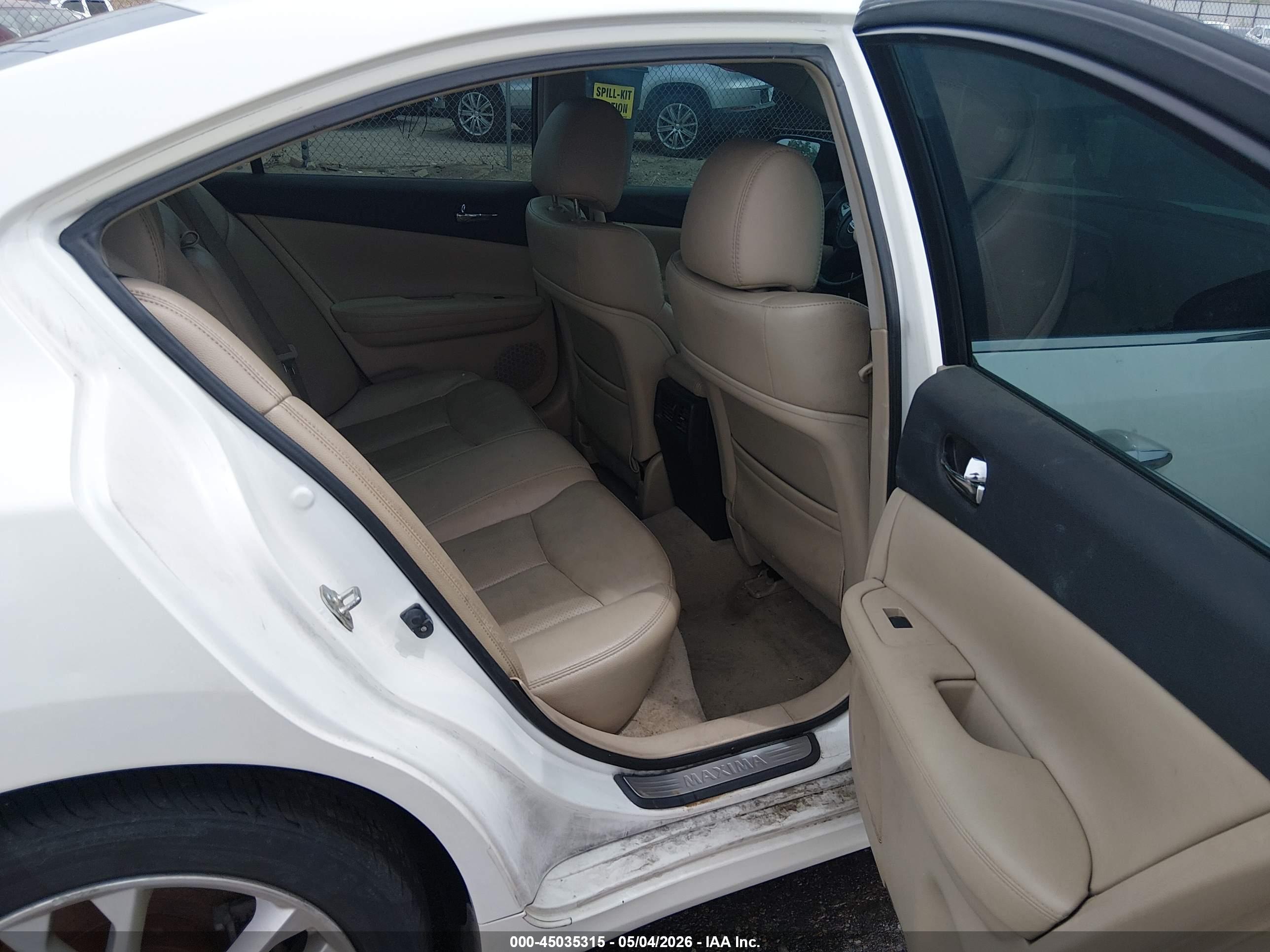 NISSAN MAXIMA image 8