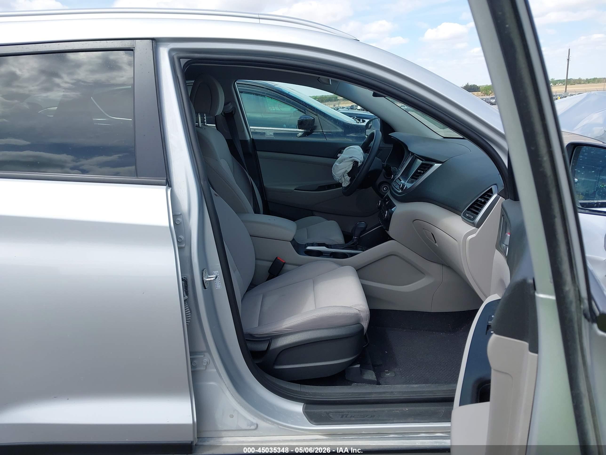 HYUNDAI TUCSON image 5