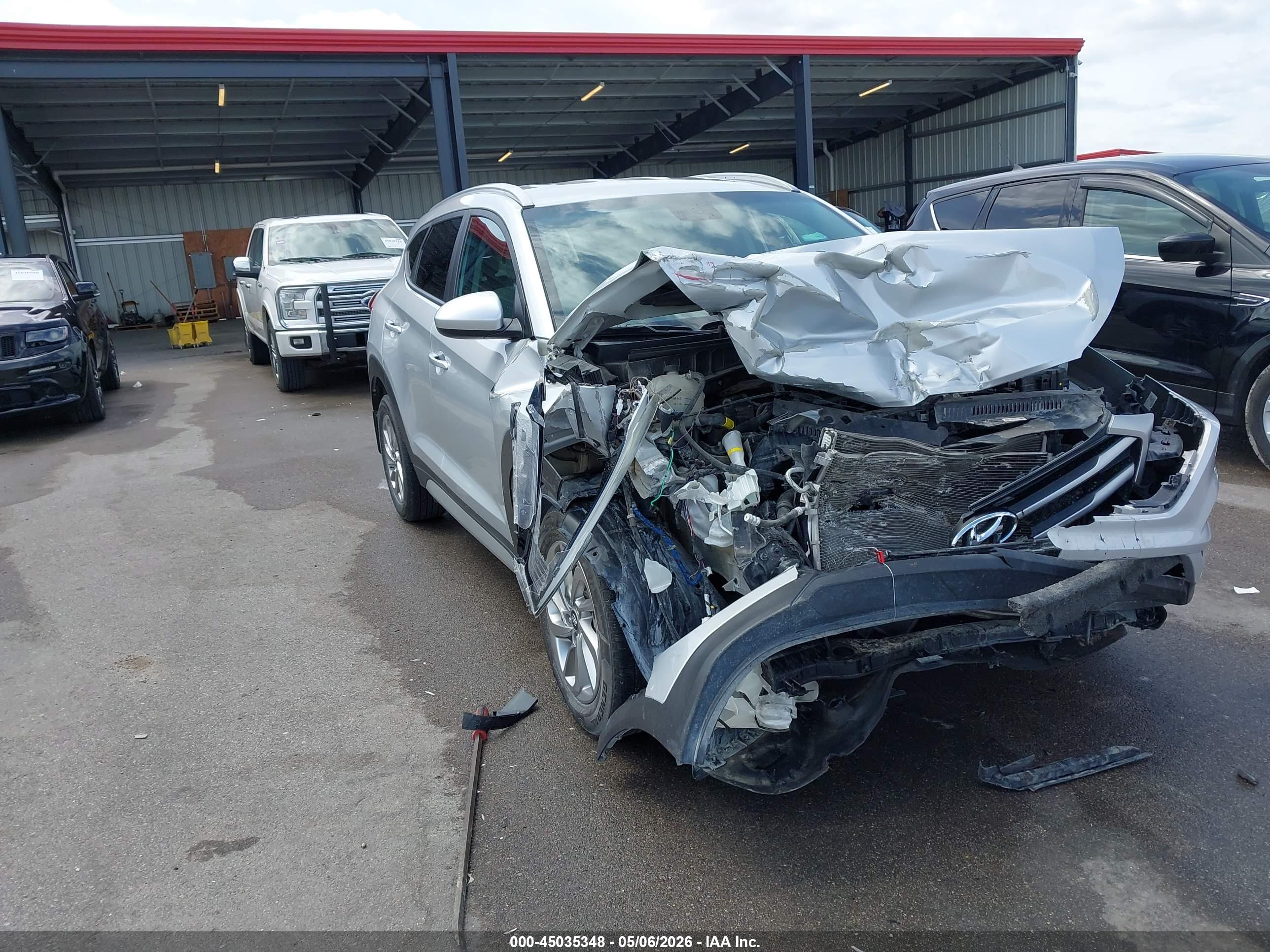 HYUNDAI TUCSON image 6