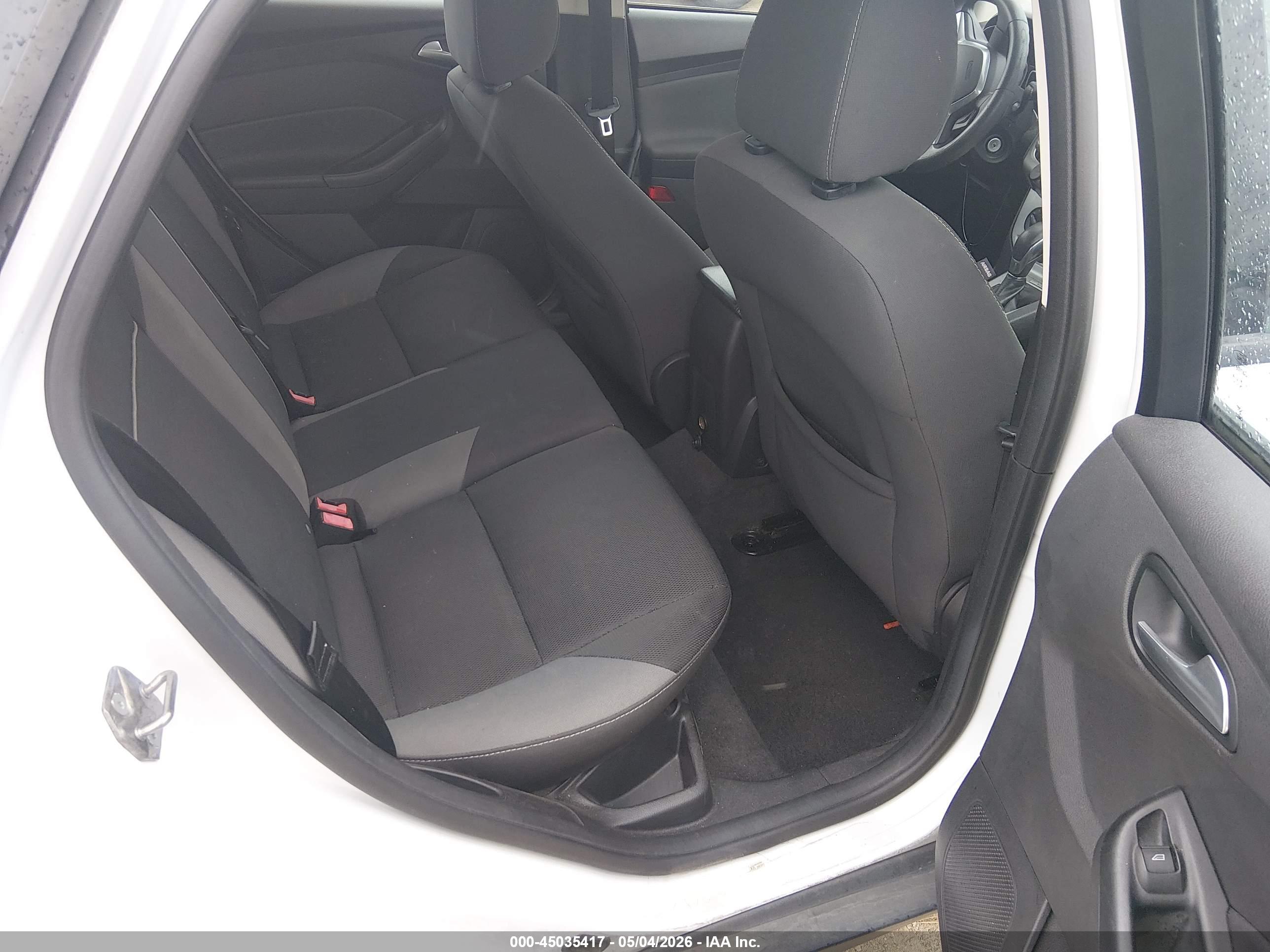 FORD FOCUS image 8