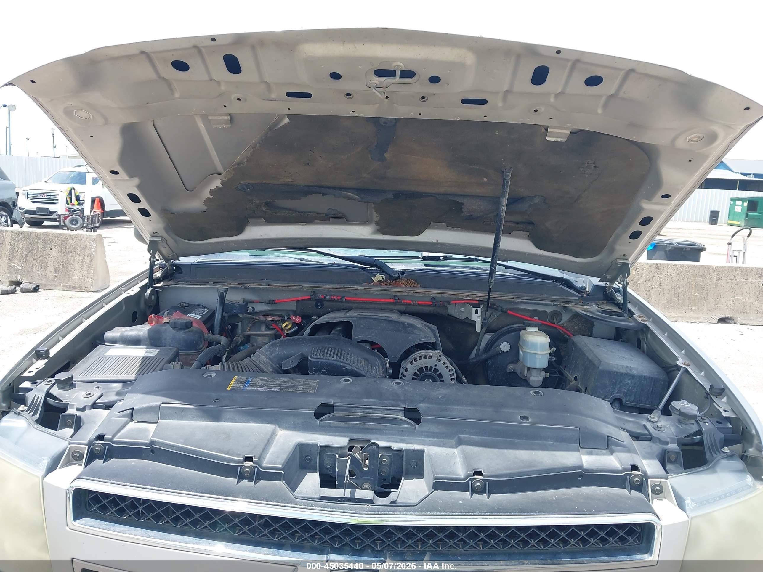 CHEVROLET TAHOE image 10