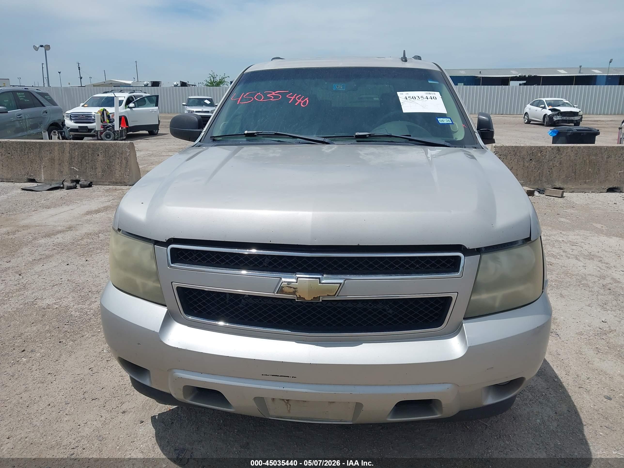 CHEVROLET TAHOE image 6