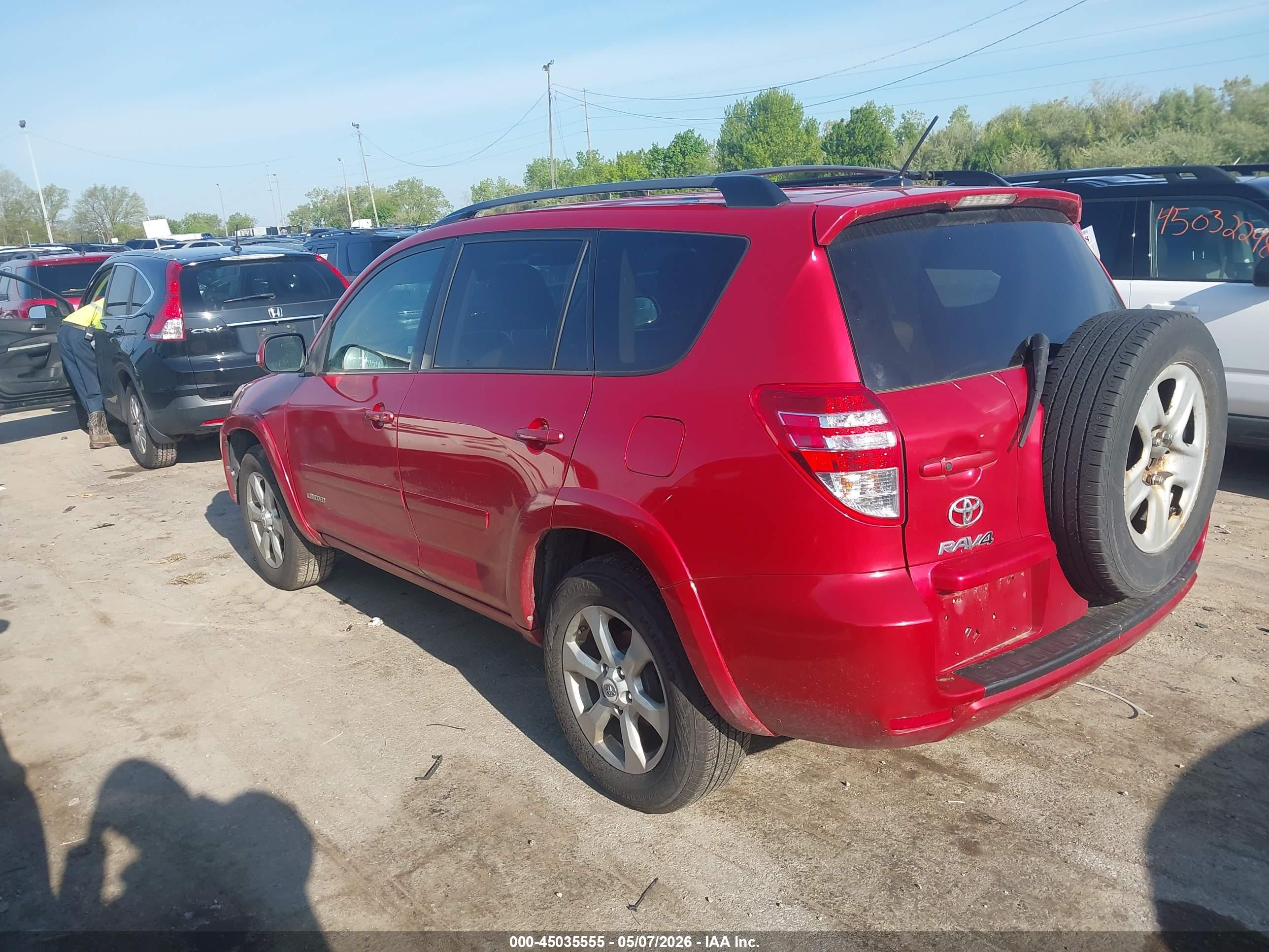 TOYOTA RAV4 image 3