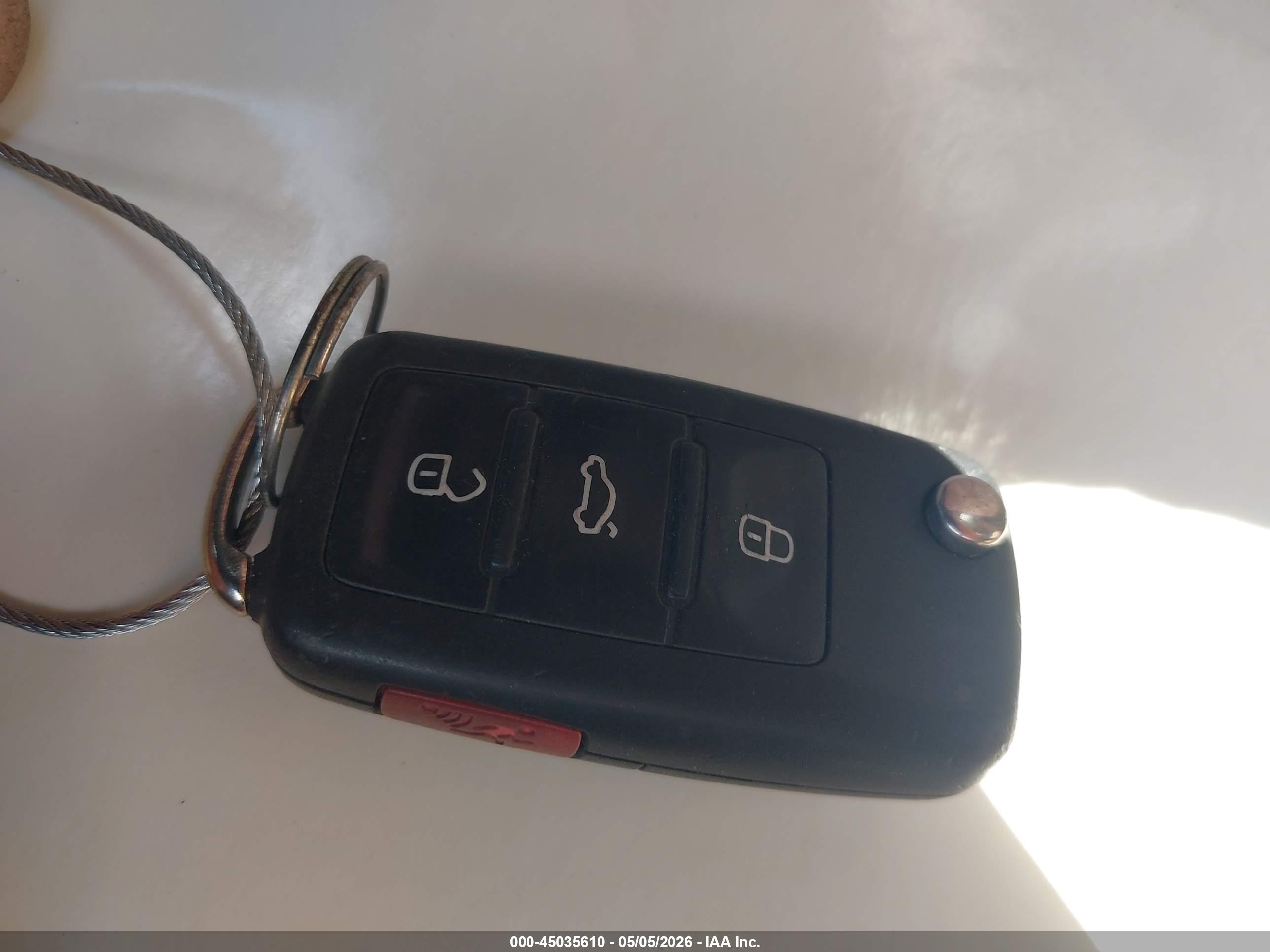 VOLKSWAGEN BEETLE image 11