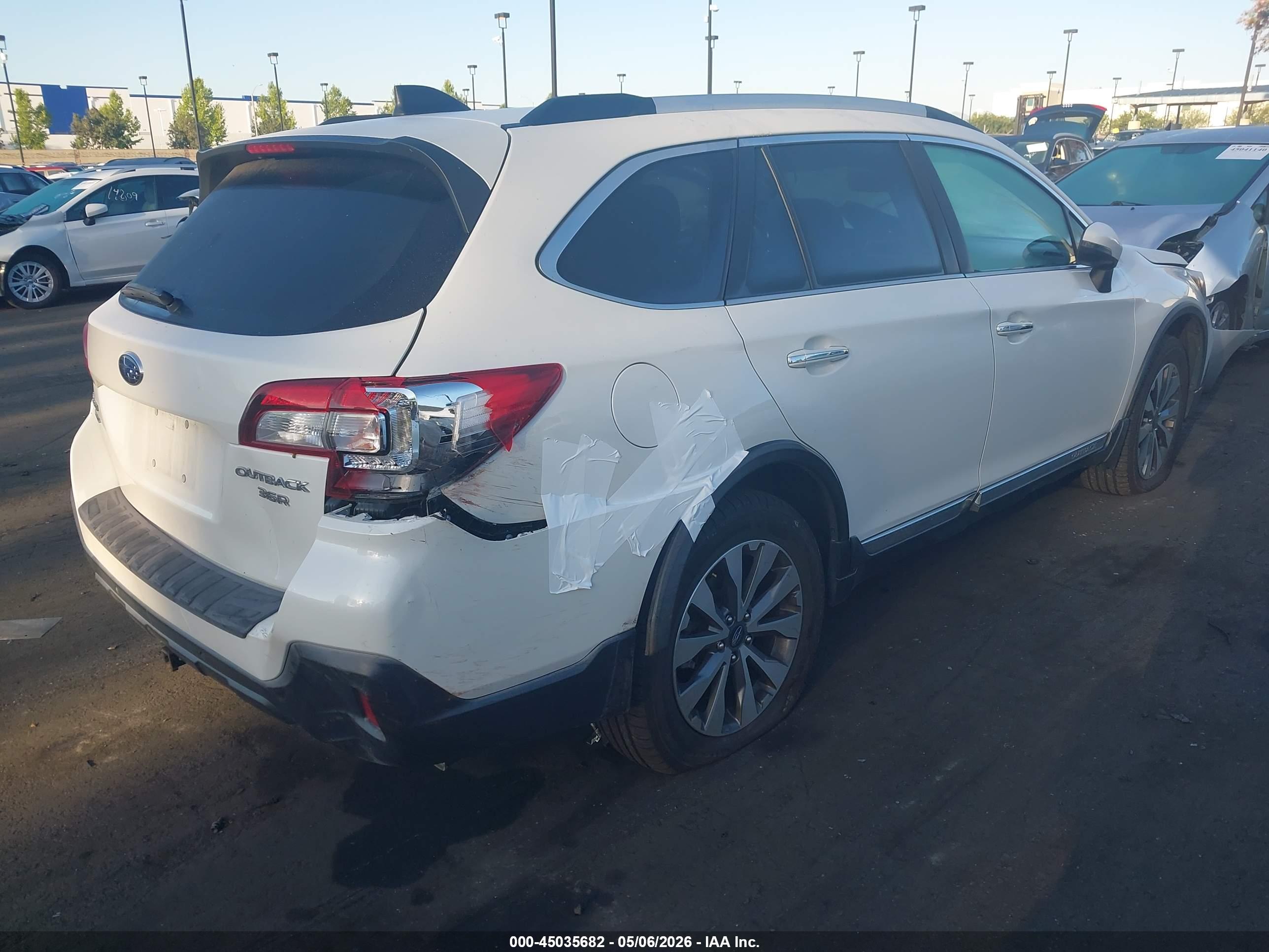 SUBARU OUTBACK image 4