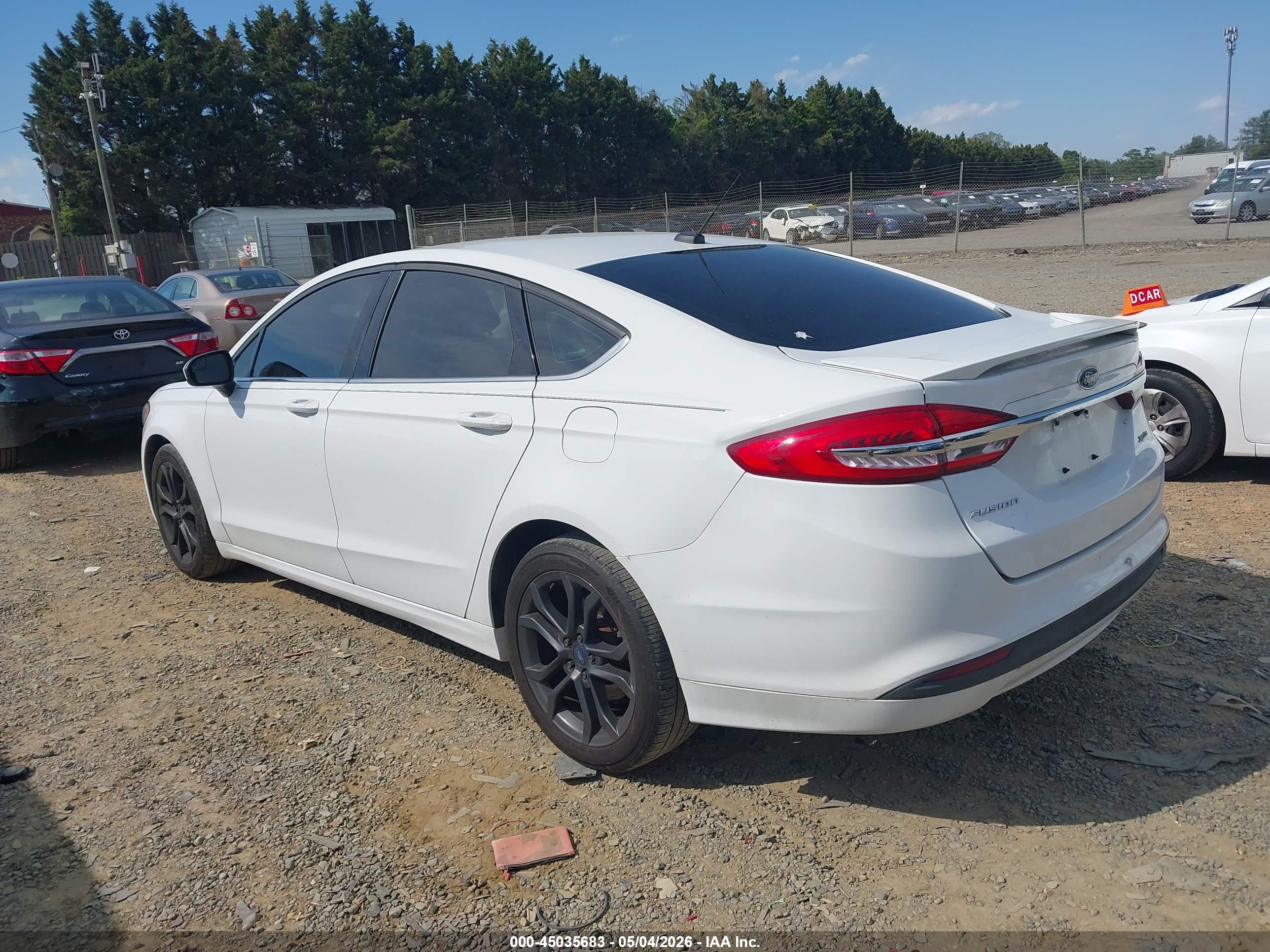 FORD FUSION image 3