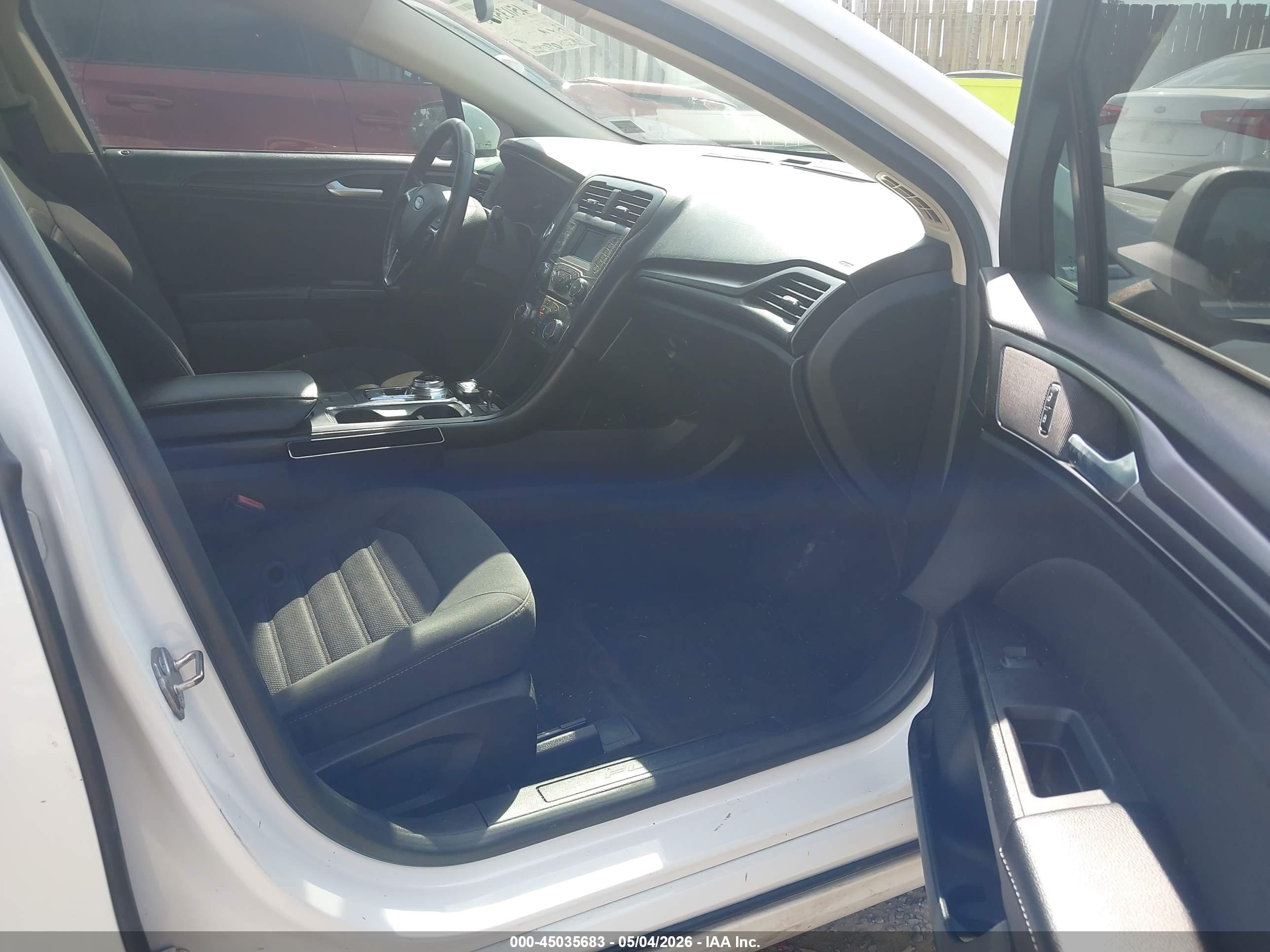 FORD FUSION image 5