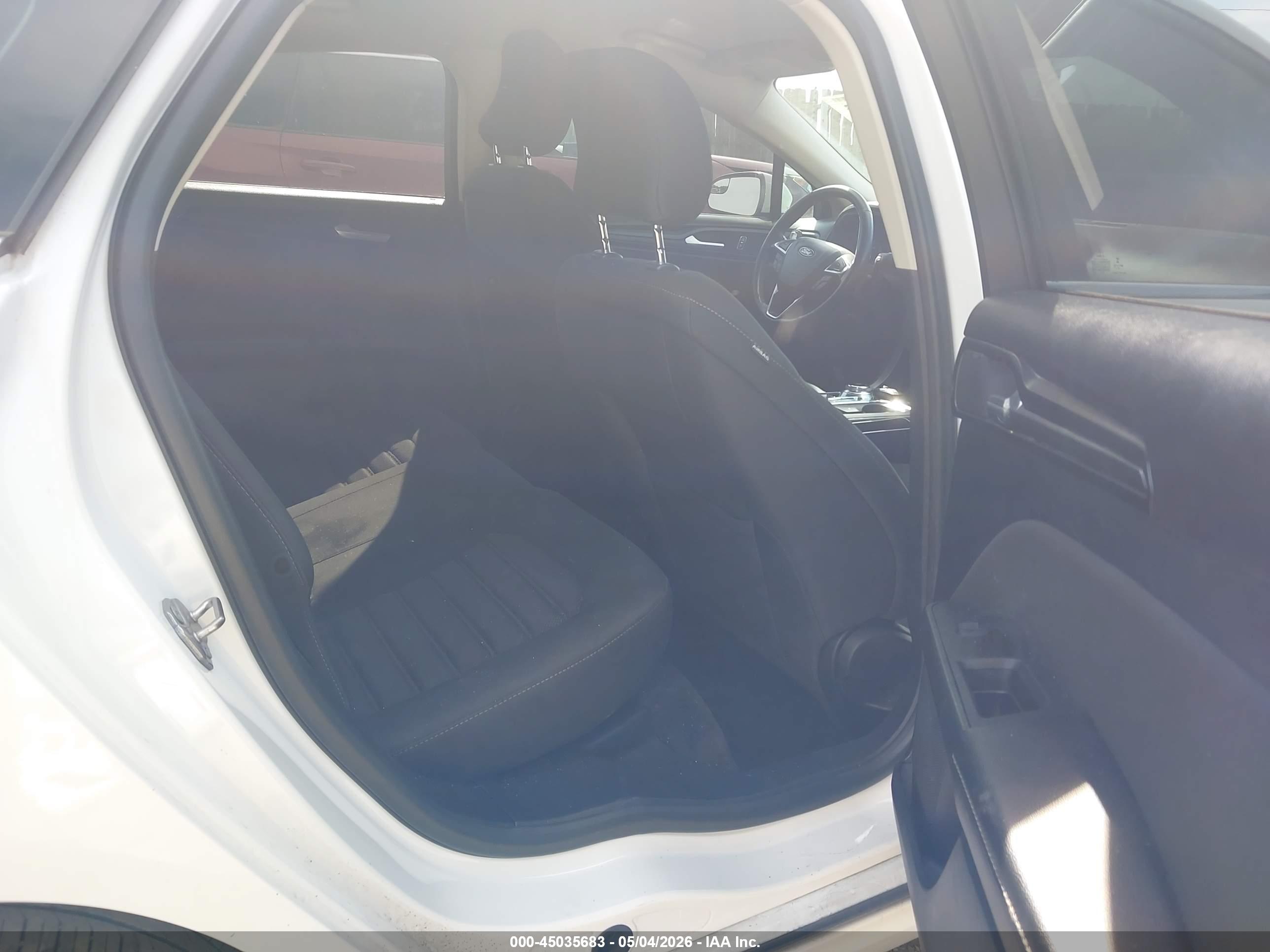 FORD FUSION image 8