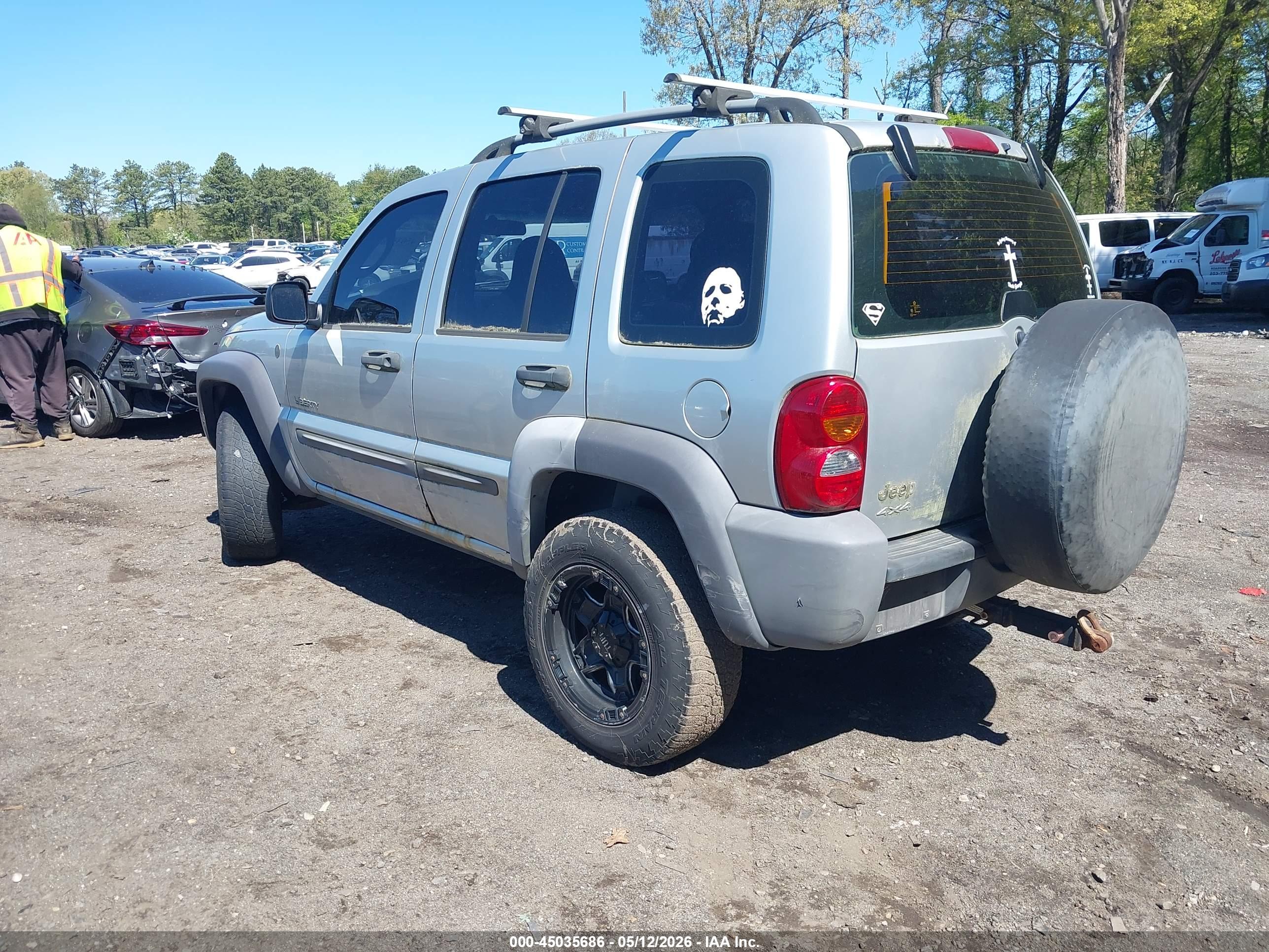JEEP LIBERTY image 3