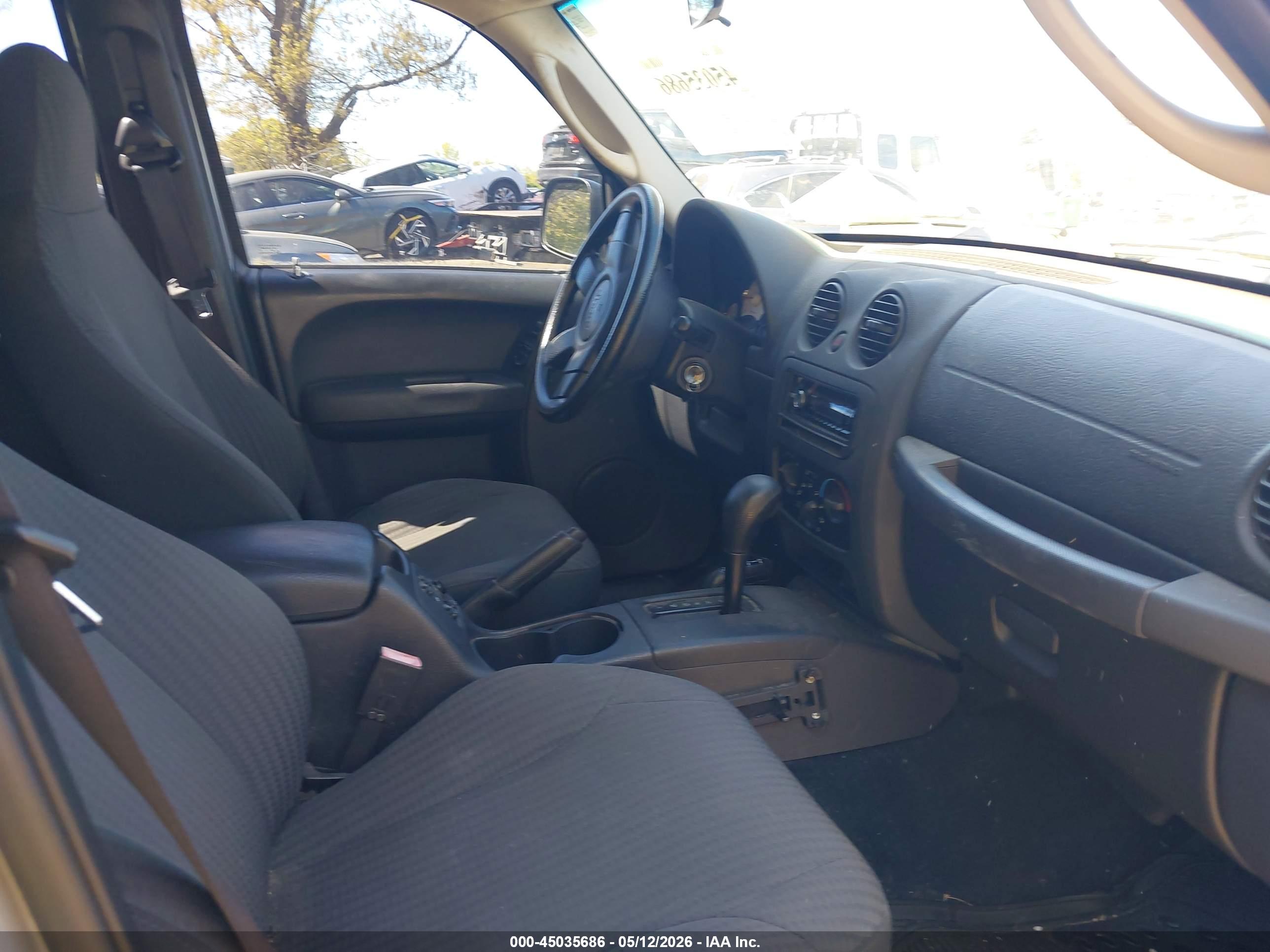 JEEP LIBERTY image 5