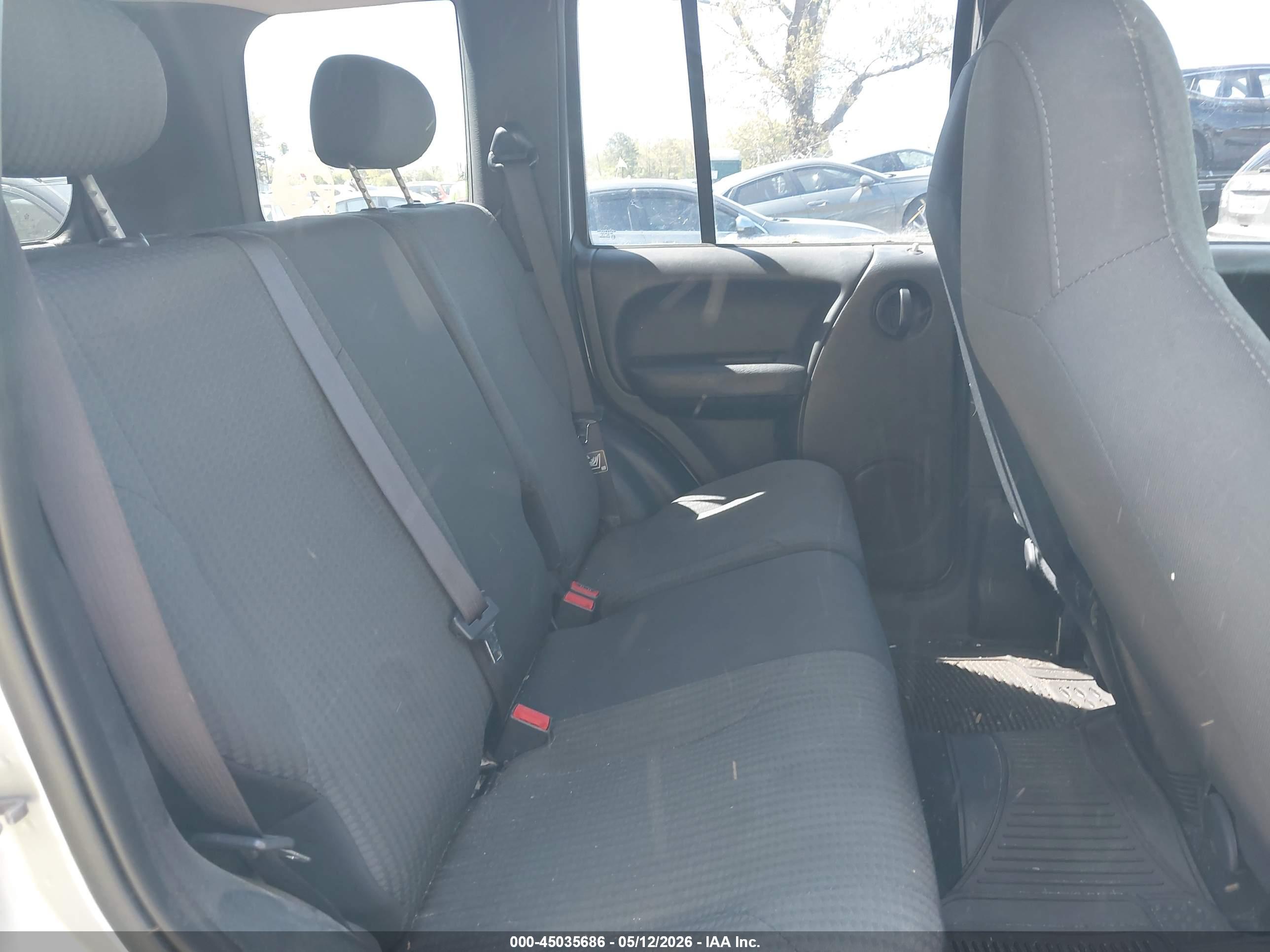 JEEP LIBERTY image 8