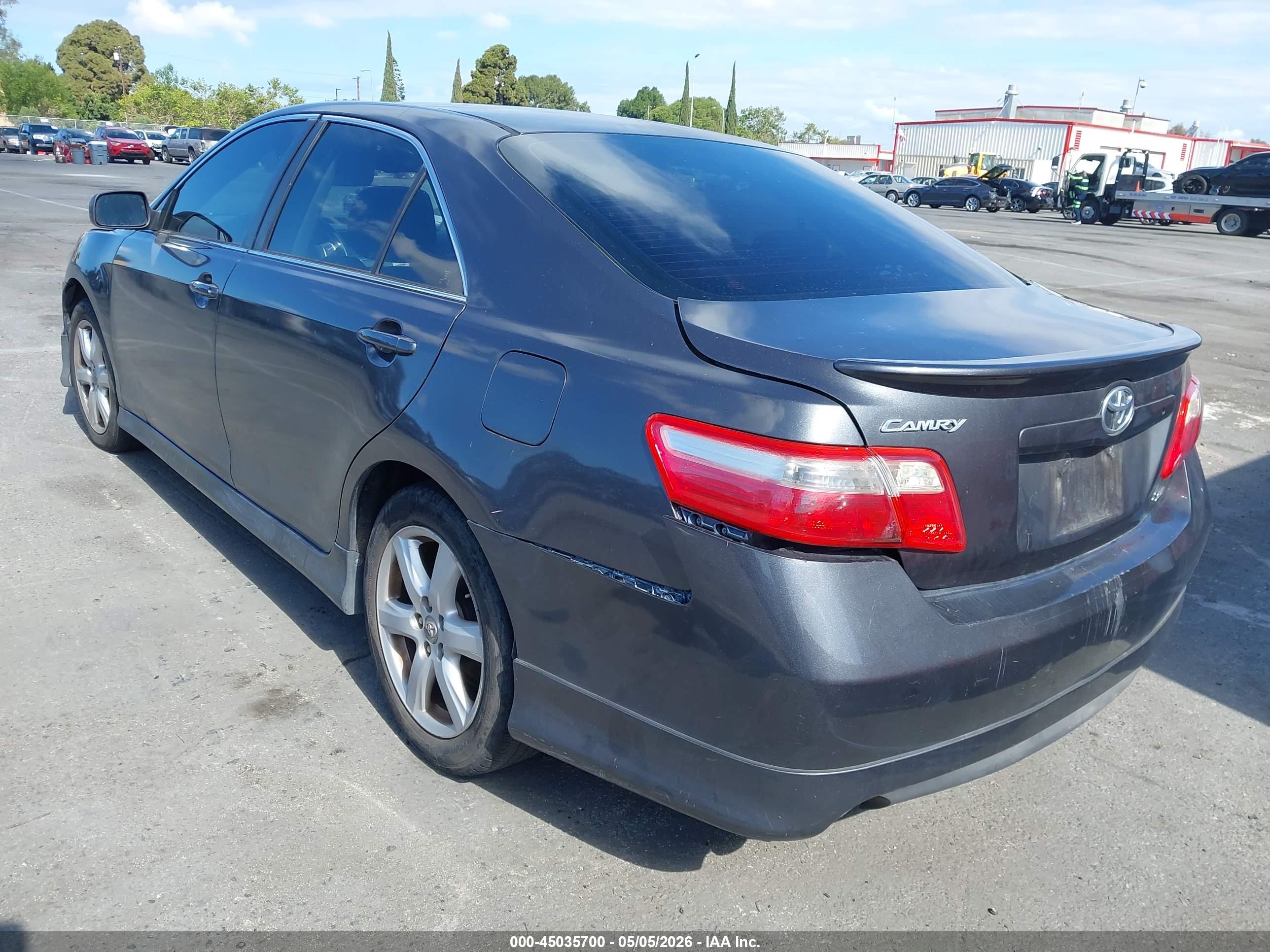 TOYOTA CAMRY image 3