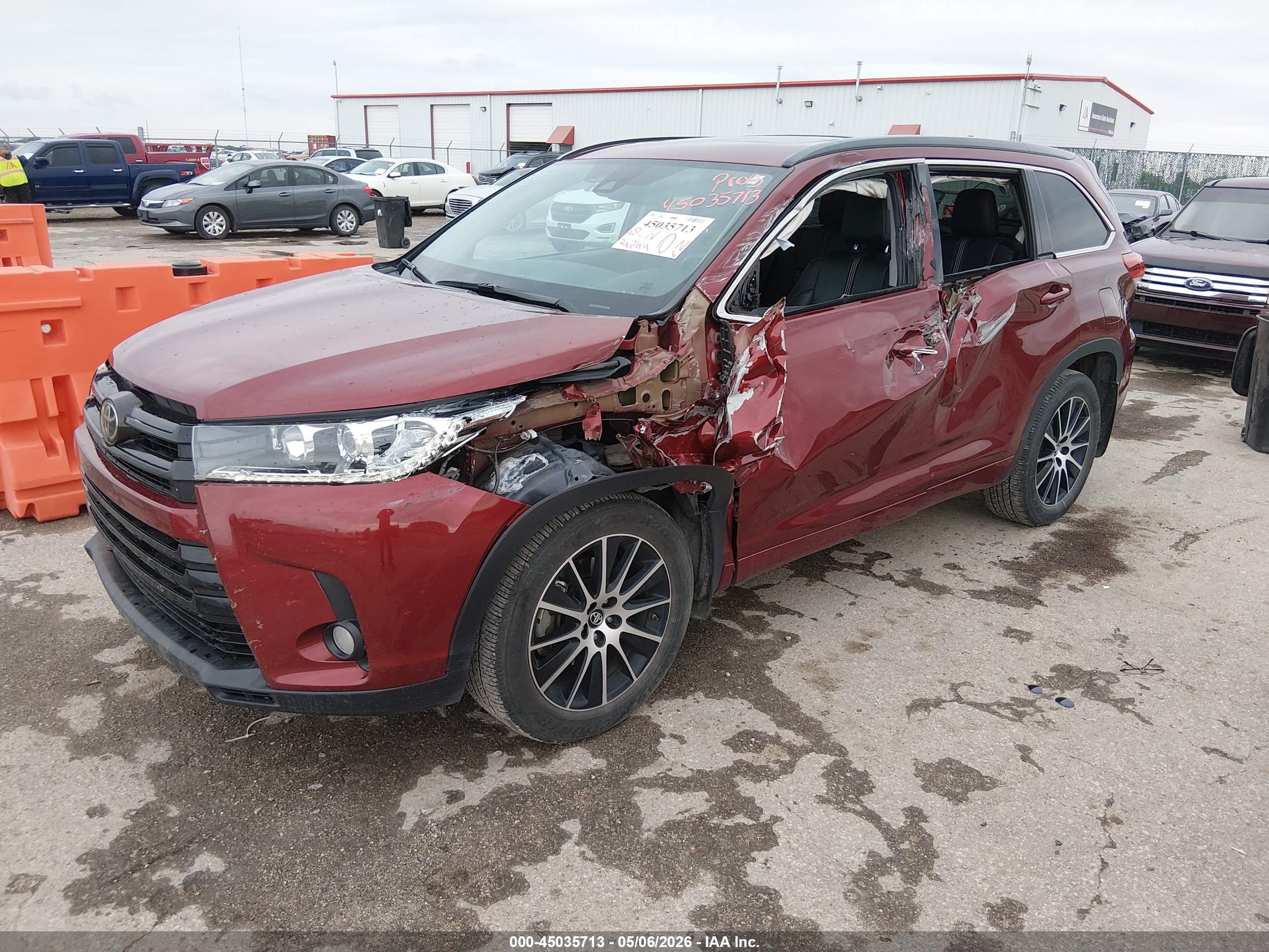 TOYOTA HIGHLANDER image 2