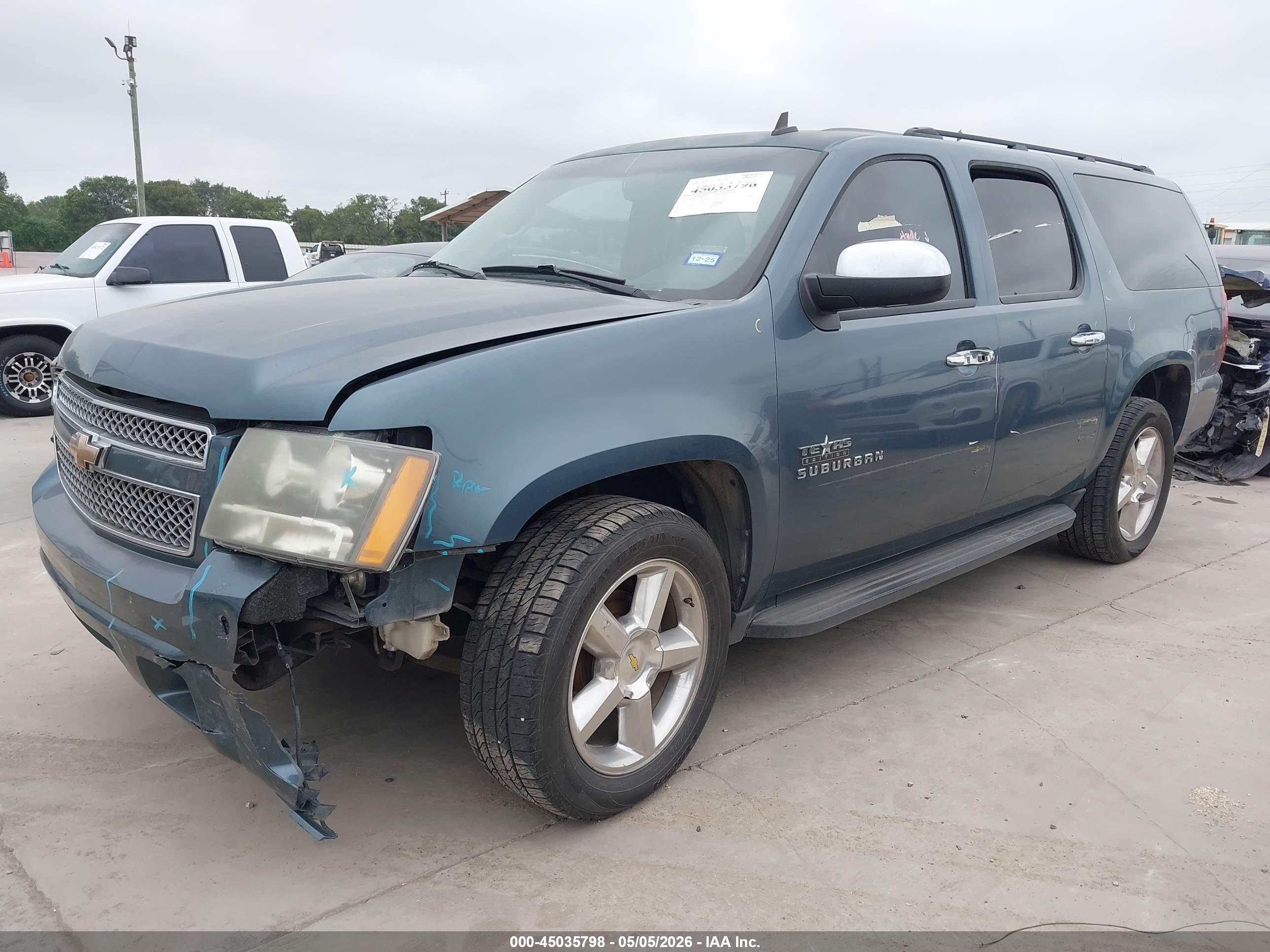 CHEVROLET SUBURBAN image 2
