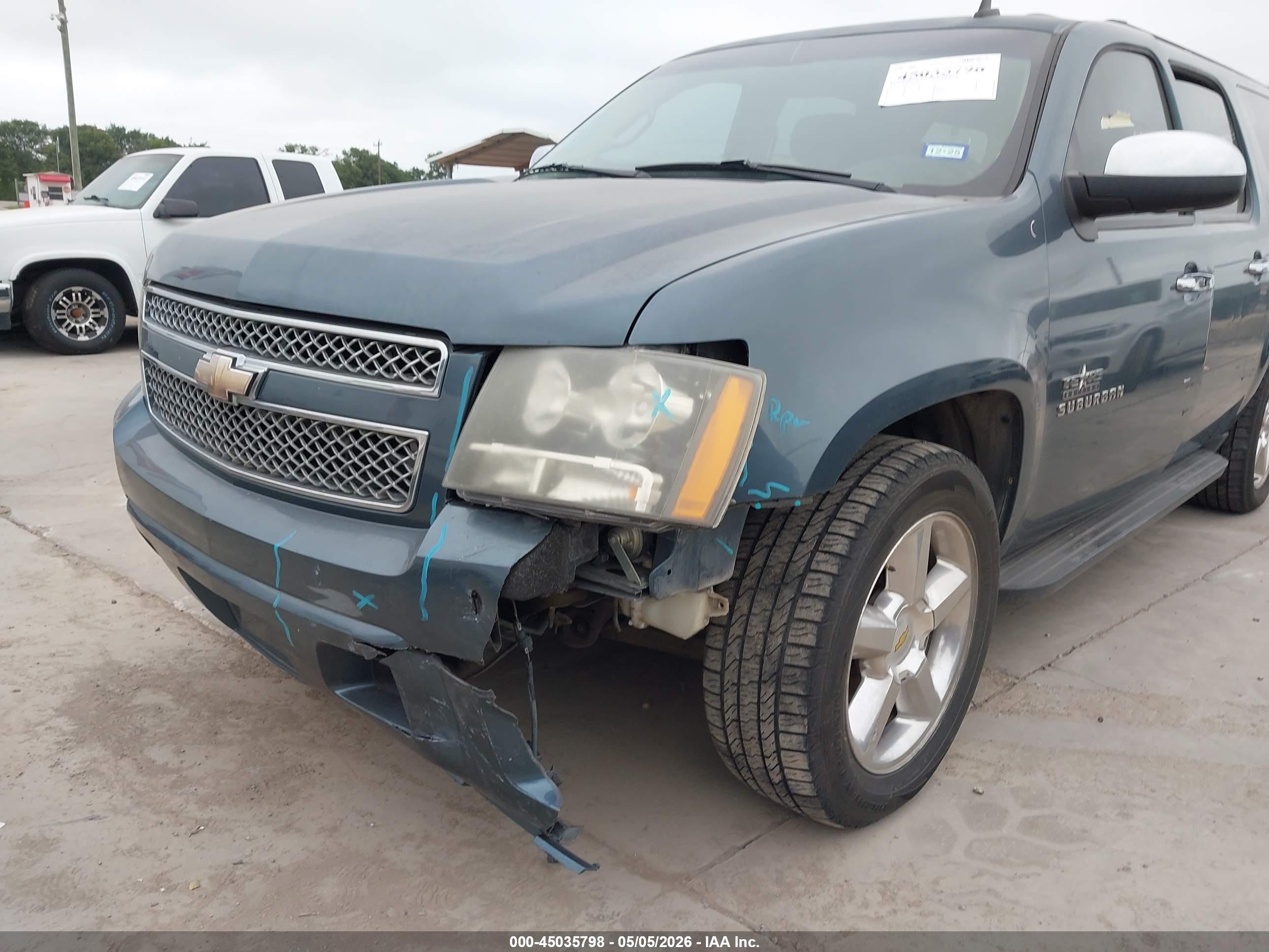 CHEVROLET SUBURBAN image 6