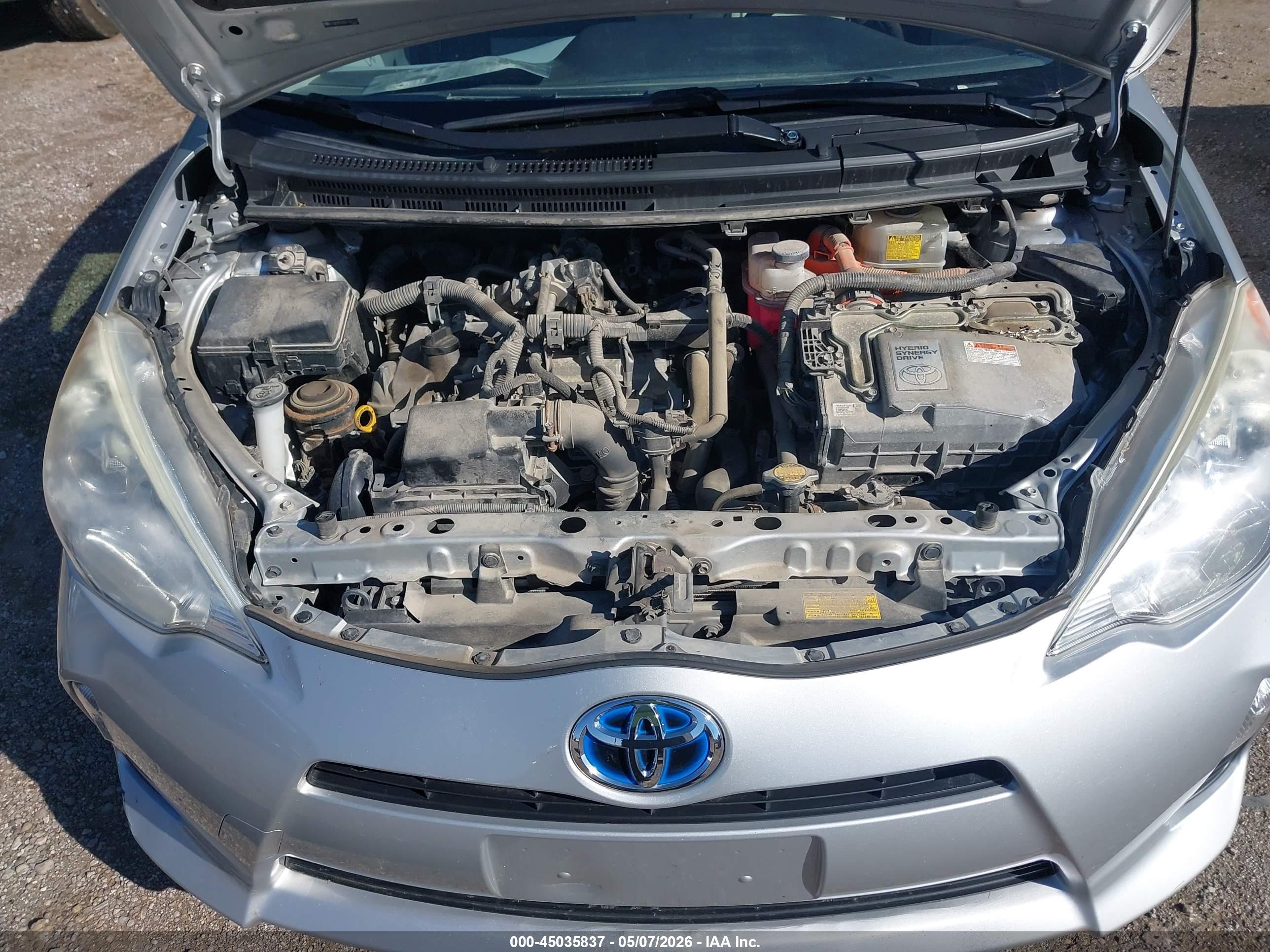 TOYOTA PRIUS image 10