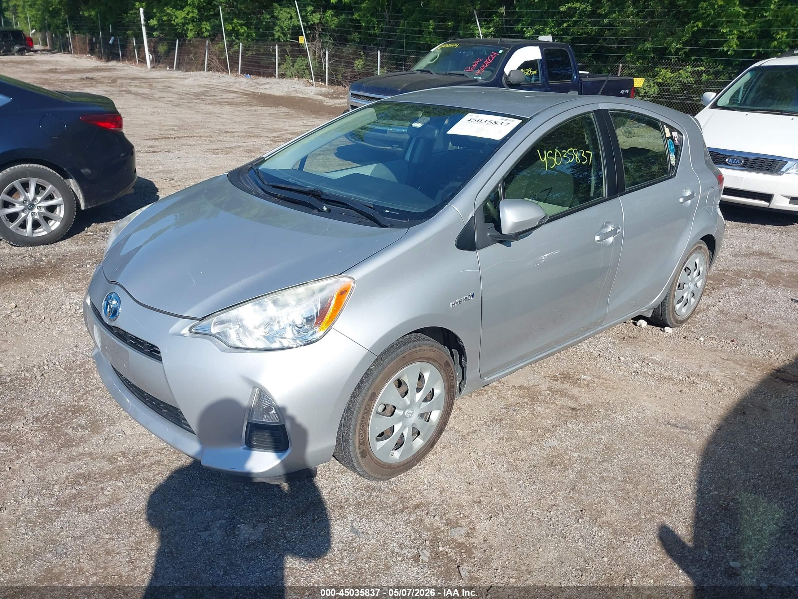 TOYOTA PRIUS image 2