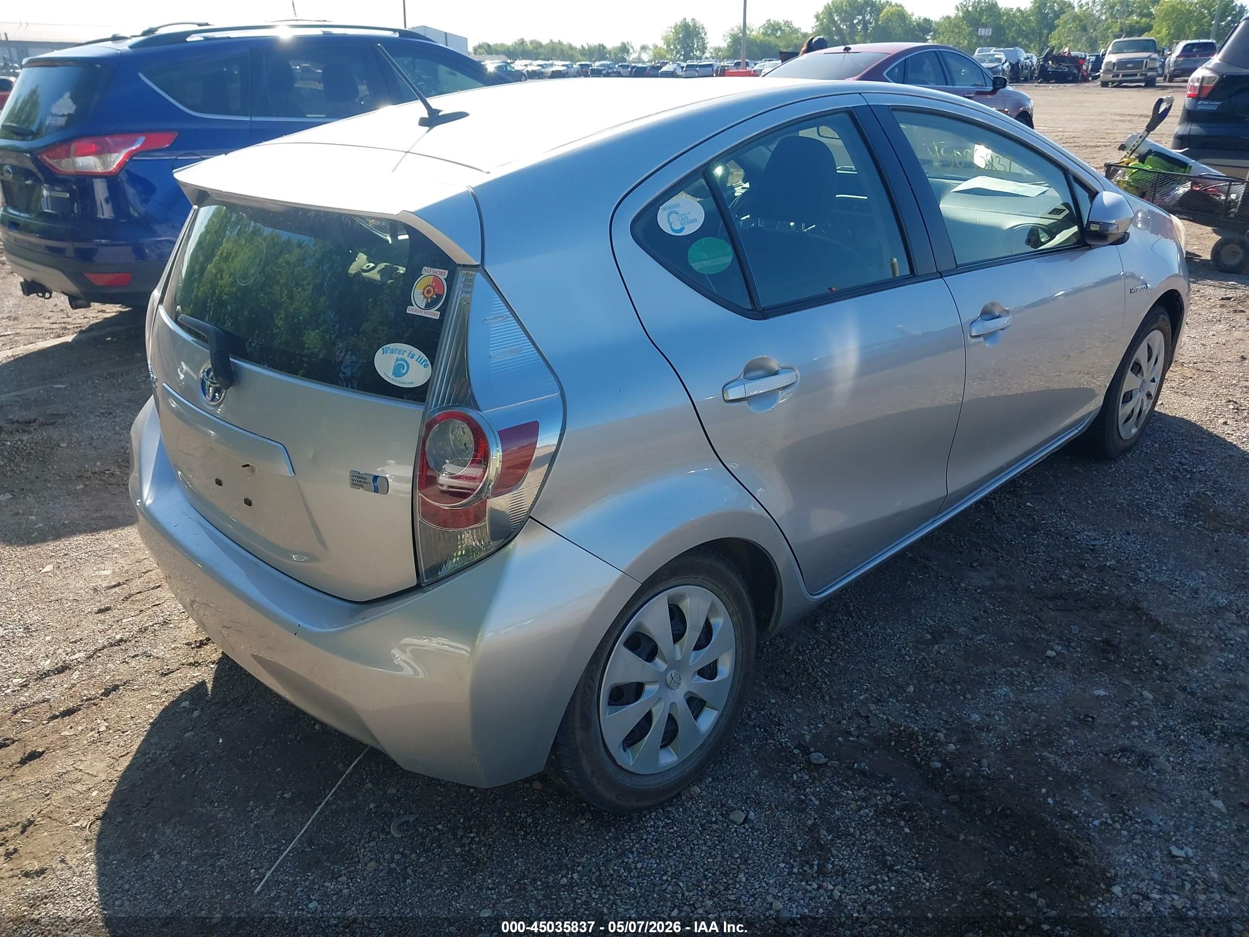 TOYOTA PRIUS image 4
