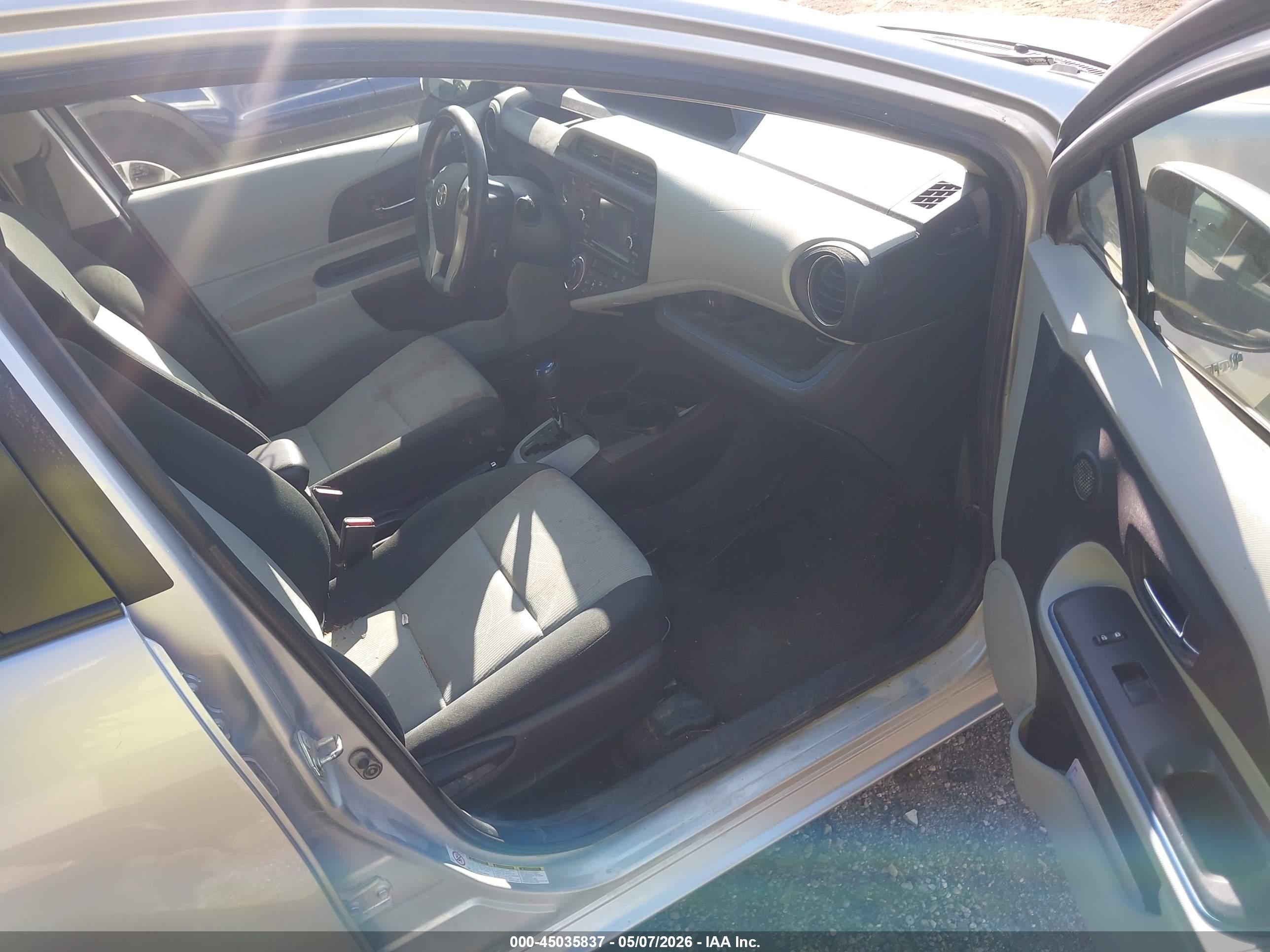 TOYOTA PRIUS image 5
