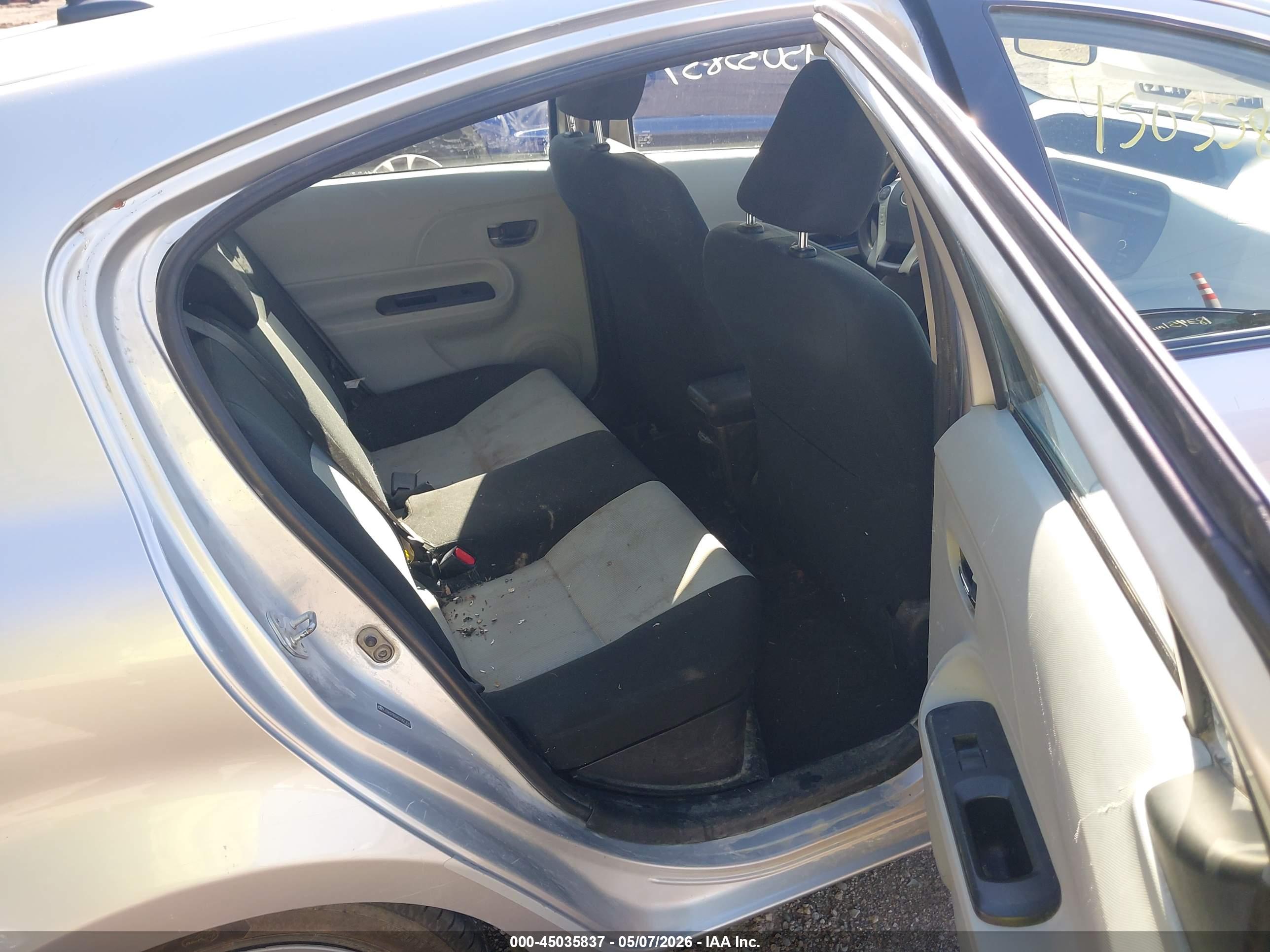 TOYOTA PRIUS image 8