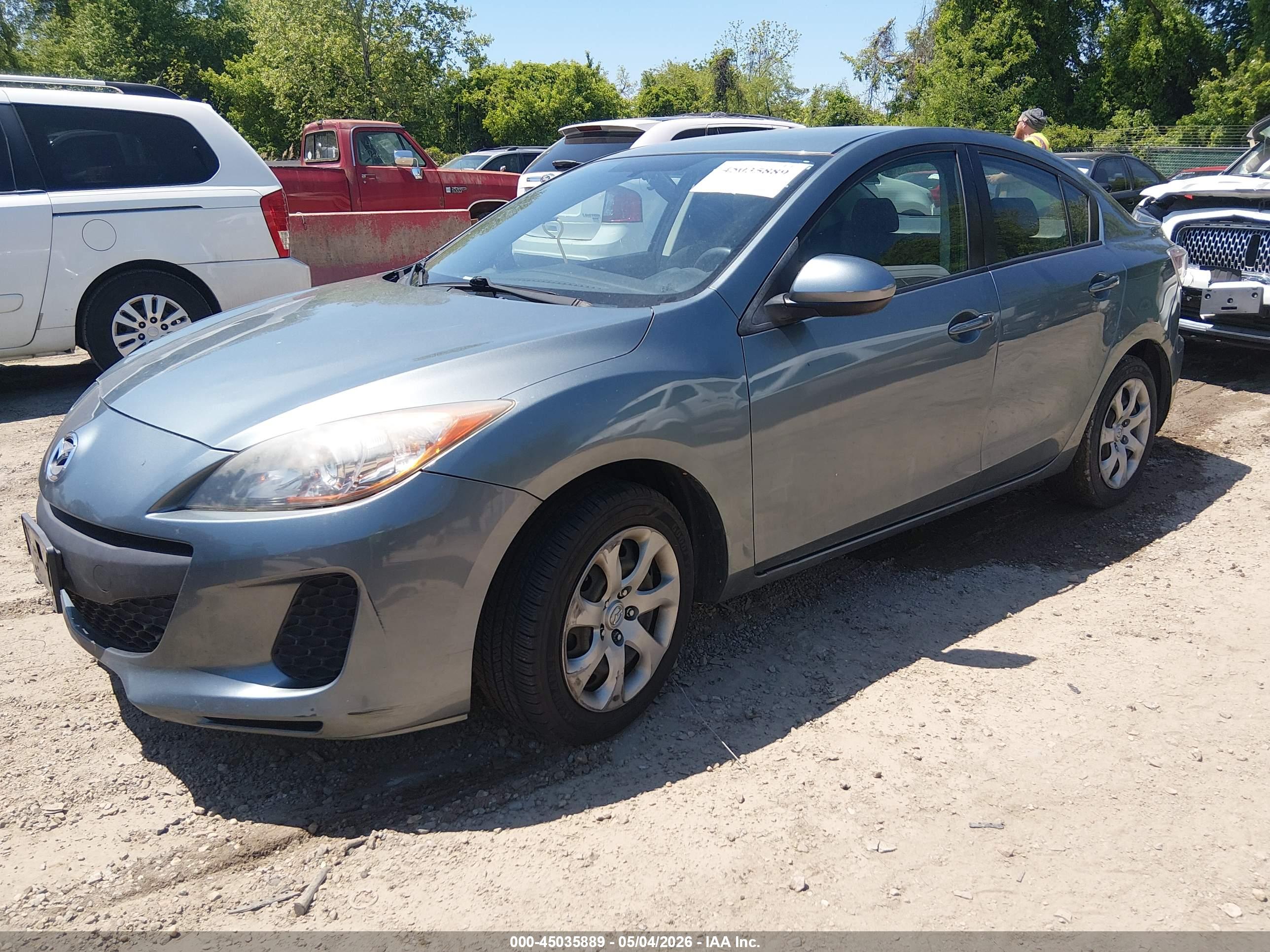 MAZDA MAZDA3 image 2