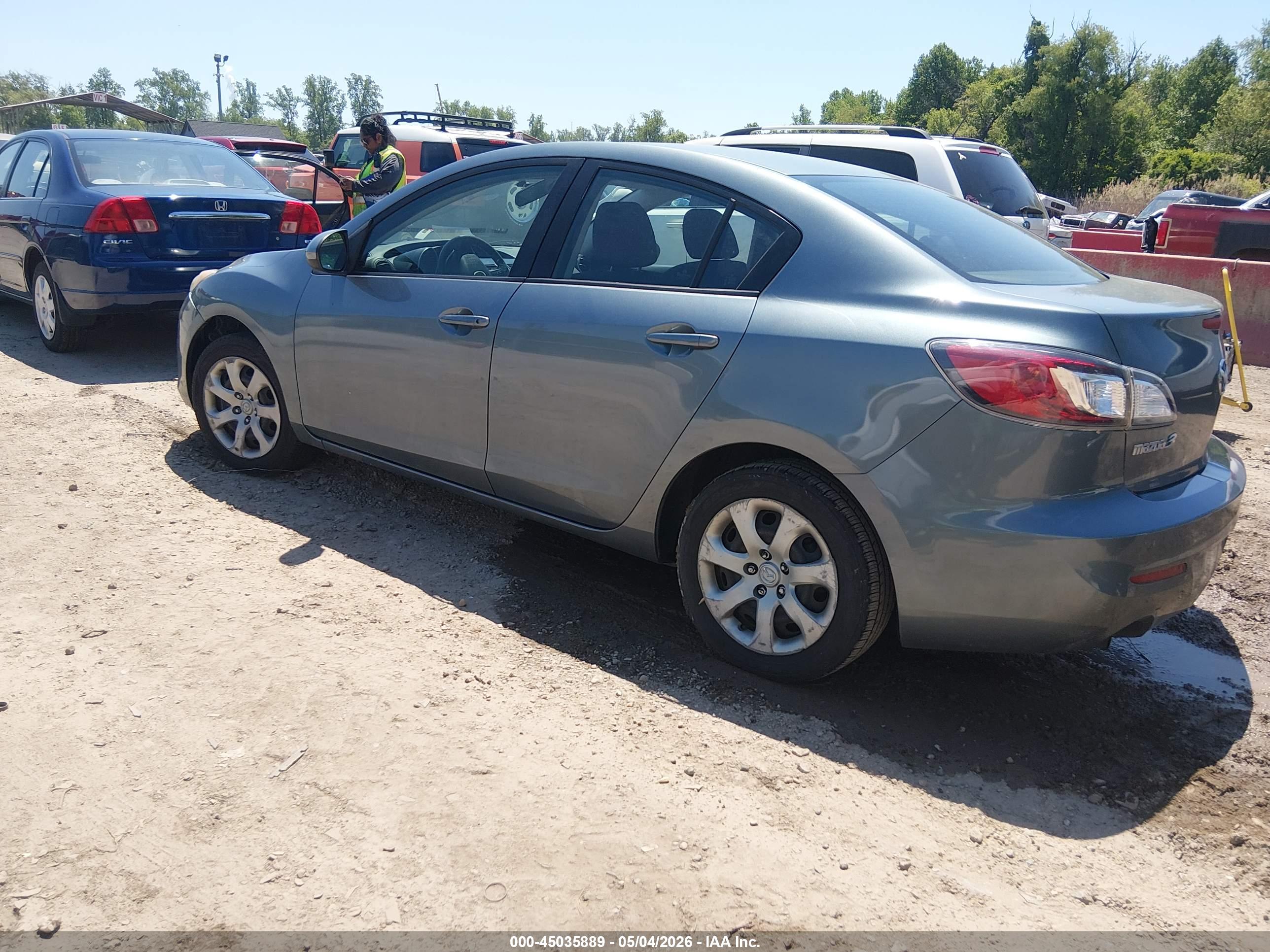 MAZDA MAZDA3 image 3