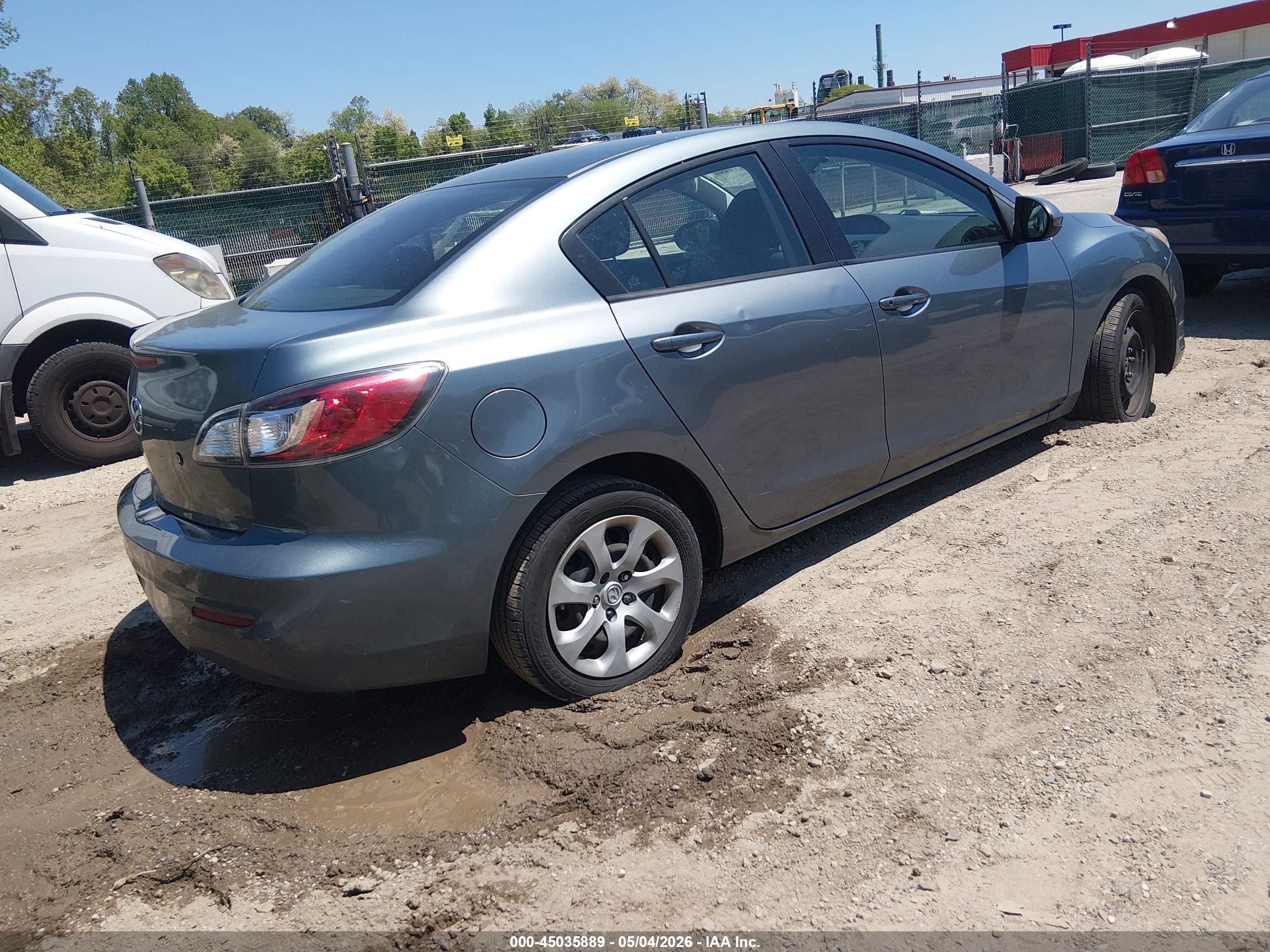 MAZDA MAZDA3 image 4