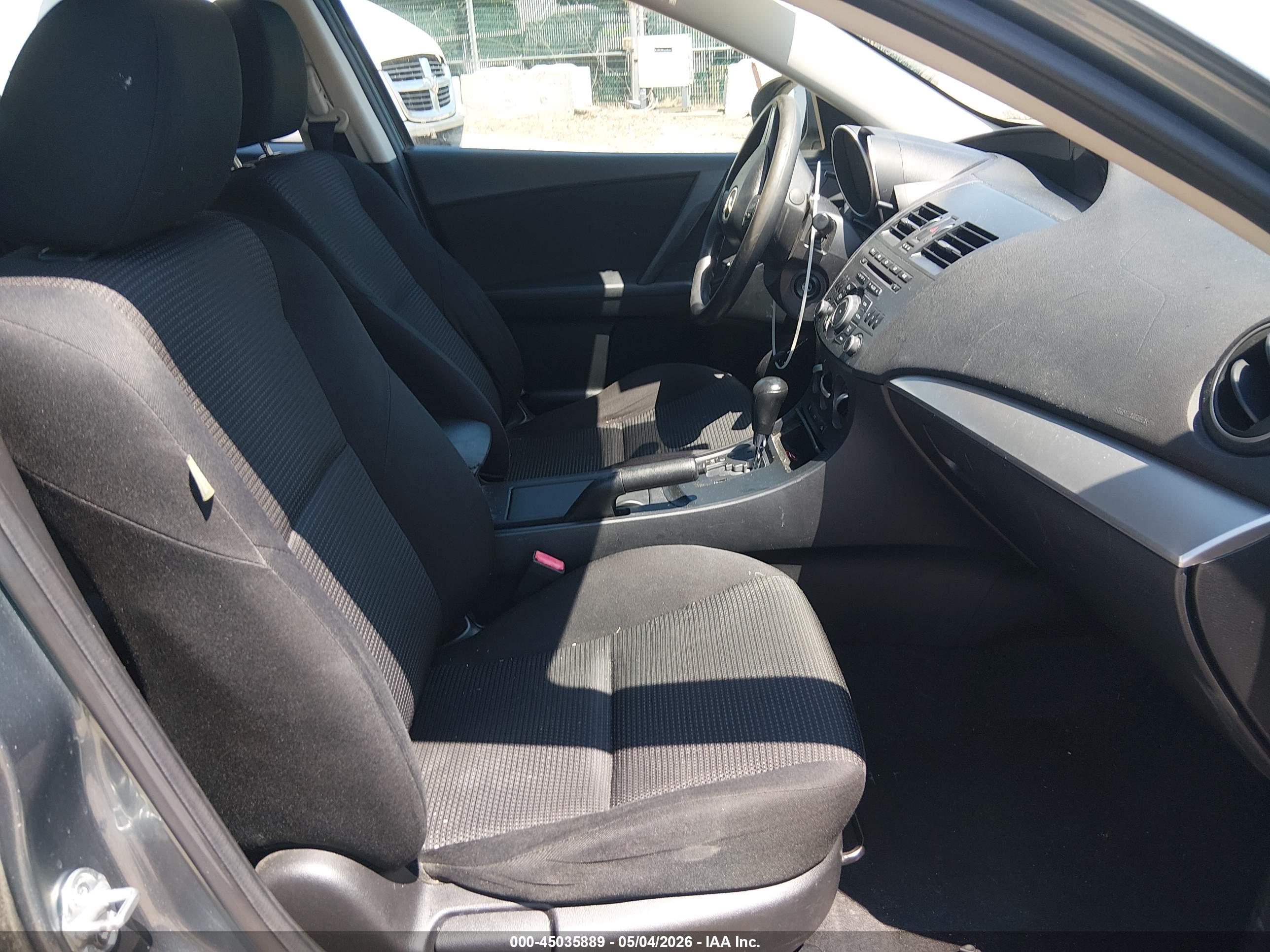 MAZDA MAZDA3 image 5