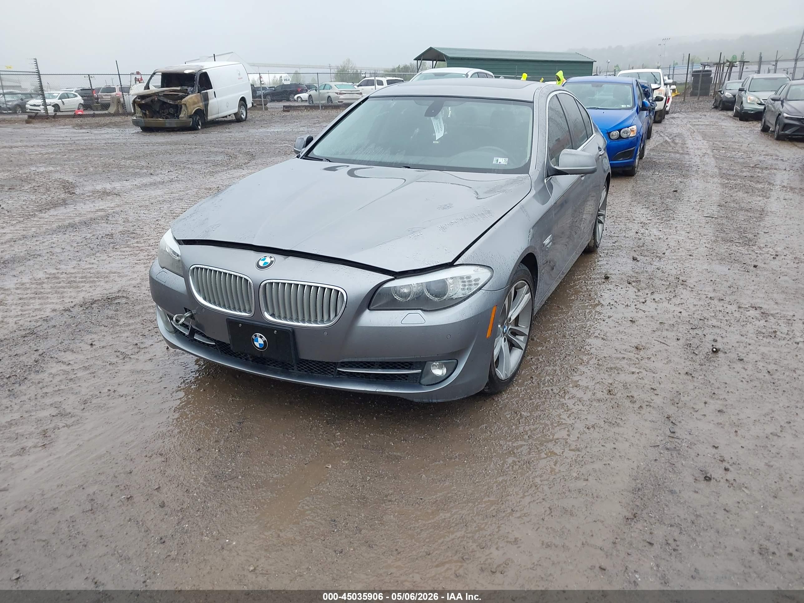 BMW 550I image 2