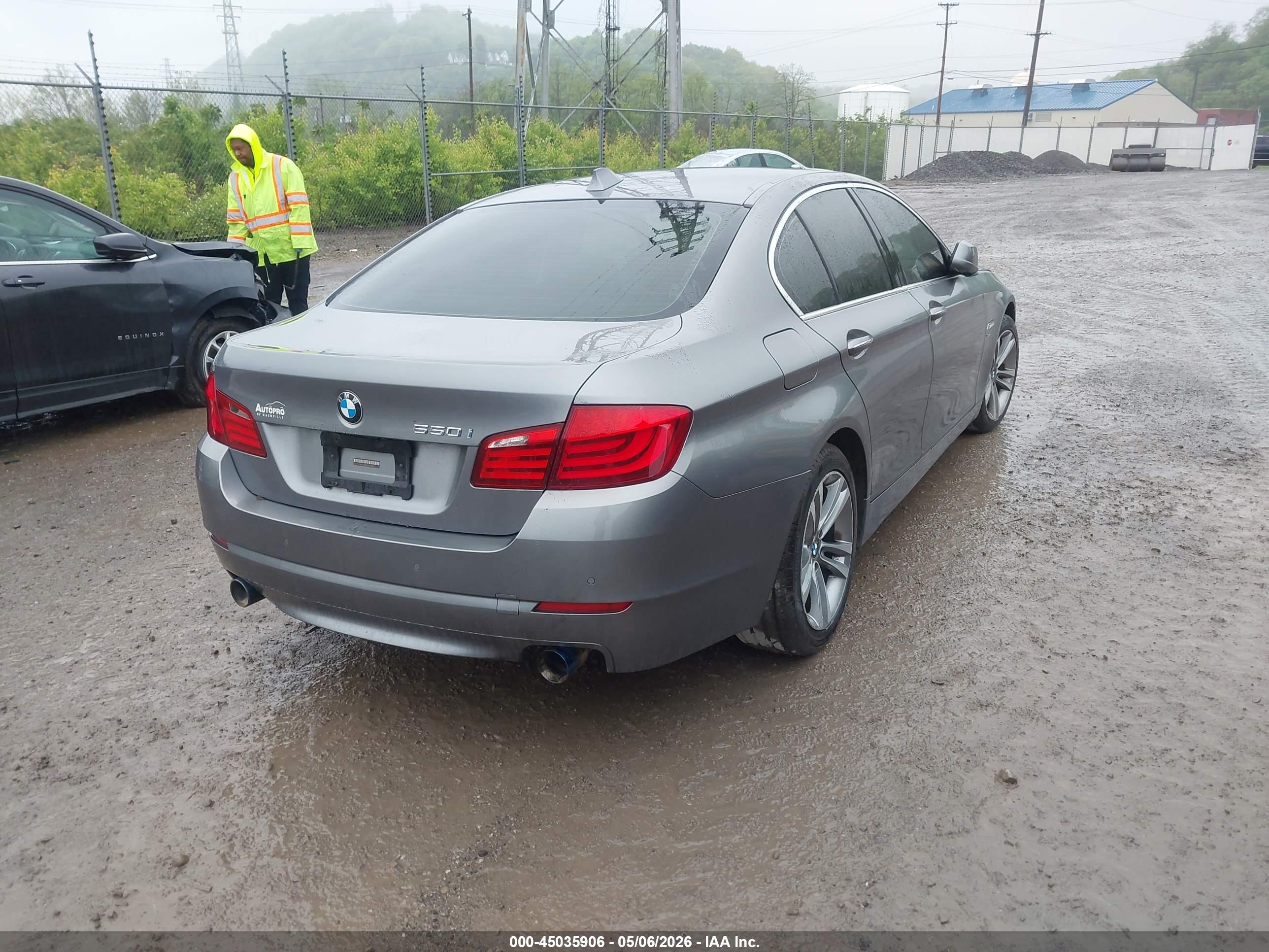 BMW 550I image 4
