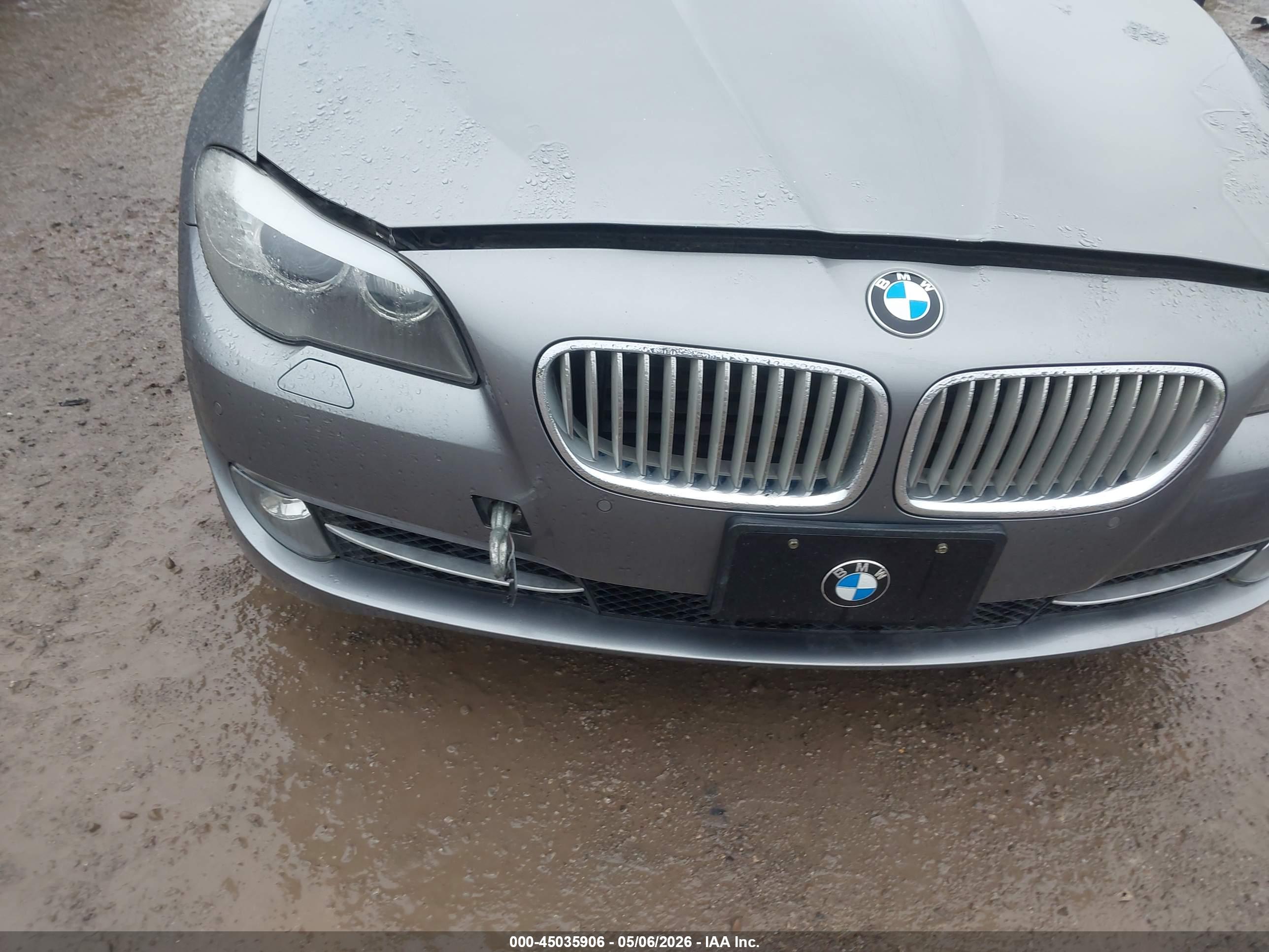 BMW 550I image 6