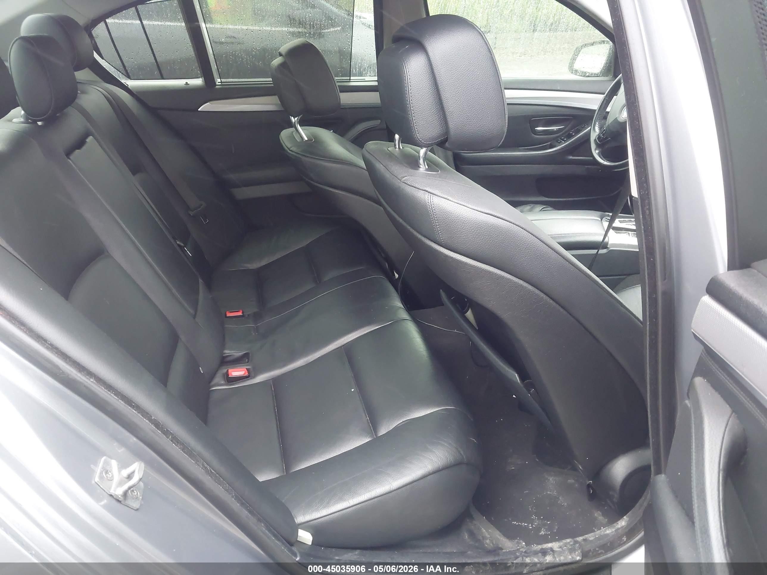BMW 550I image 8