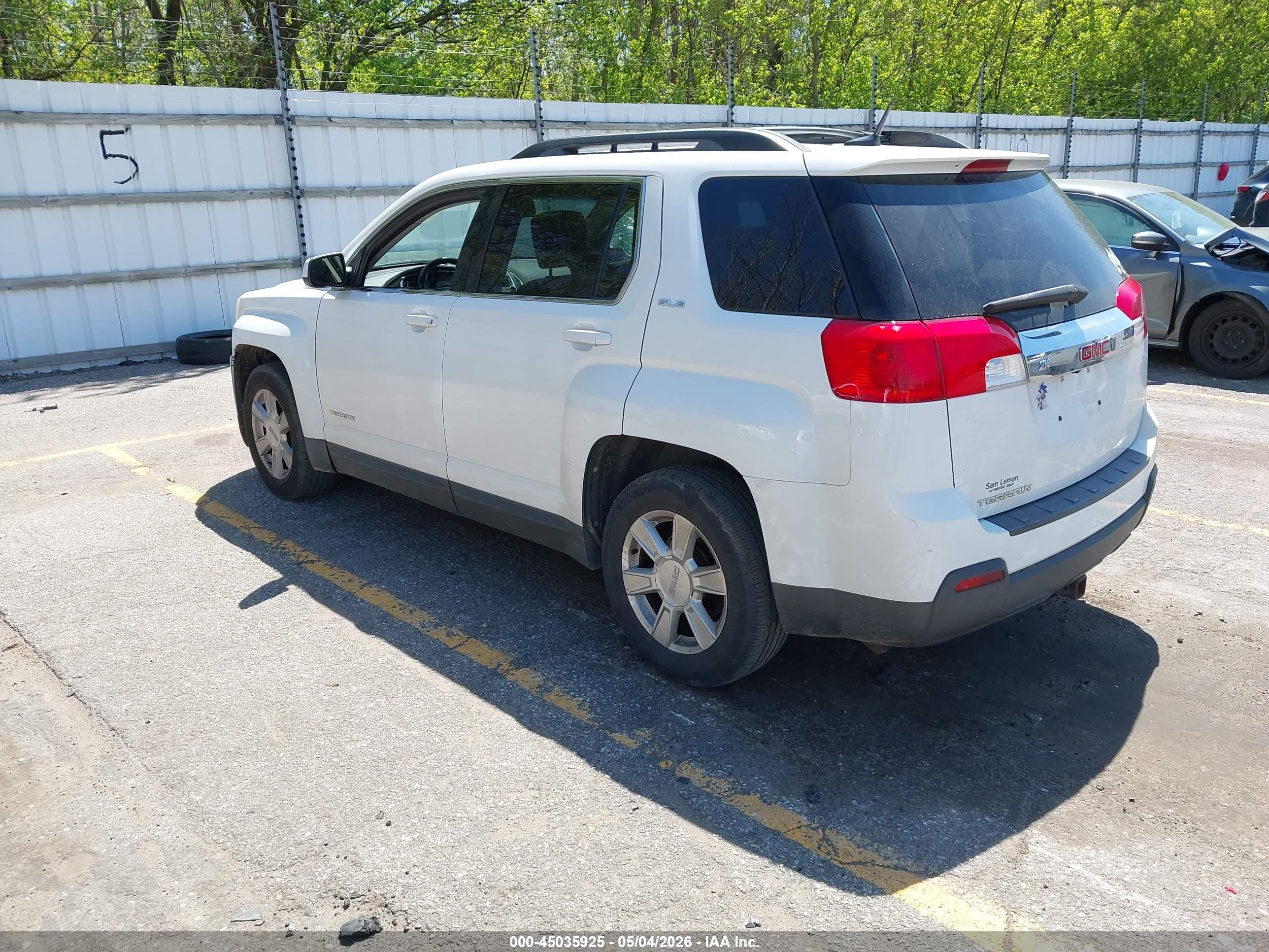 GMC TERRAIN image 3