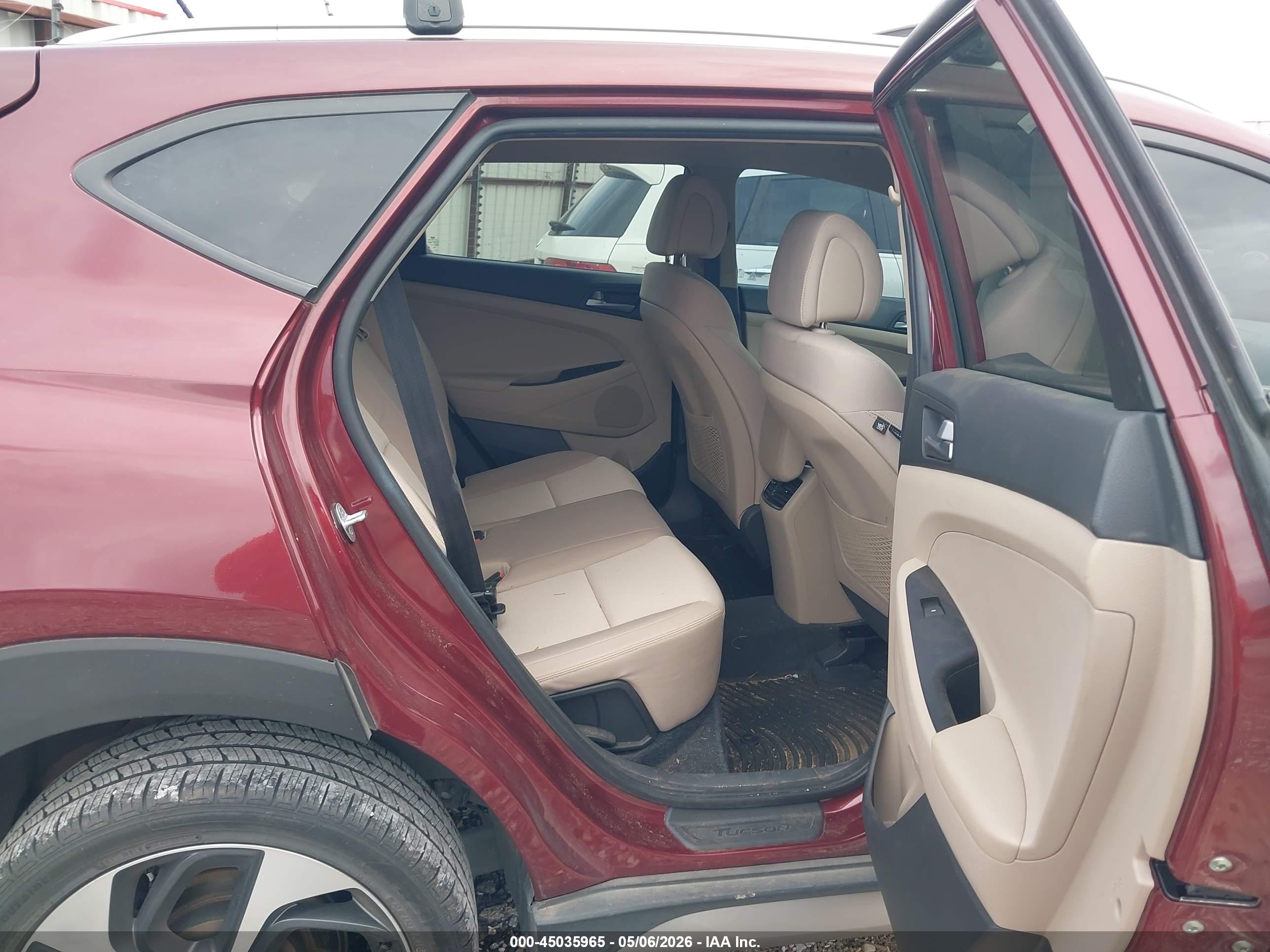 HYUNDAI TUCSON image 8