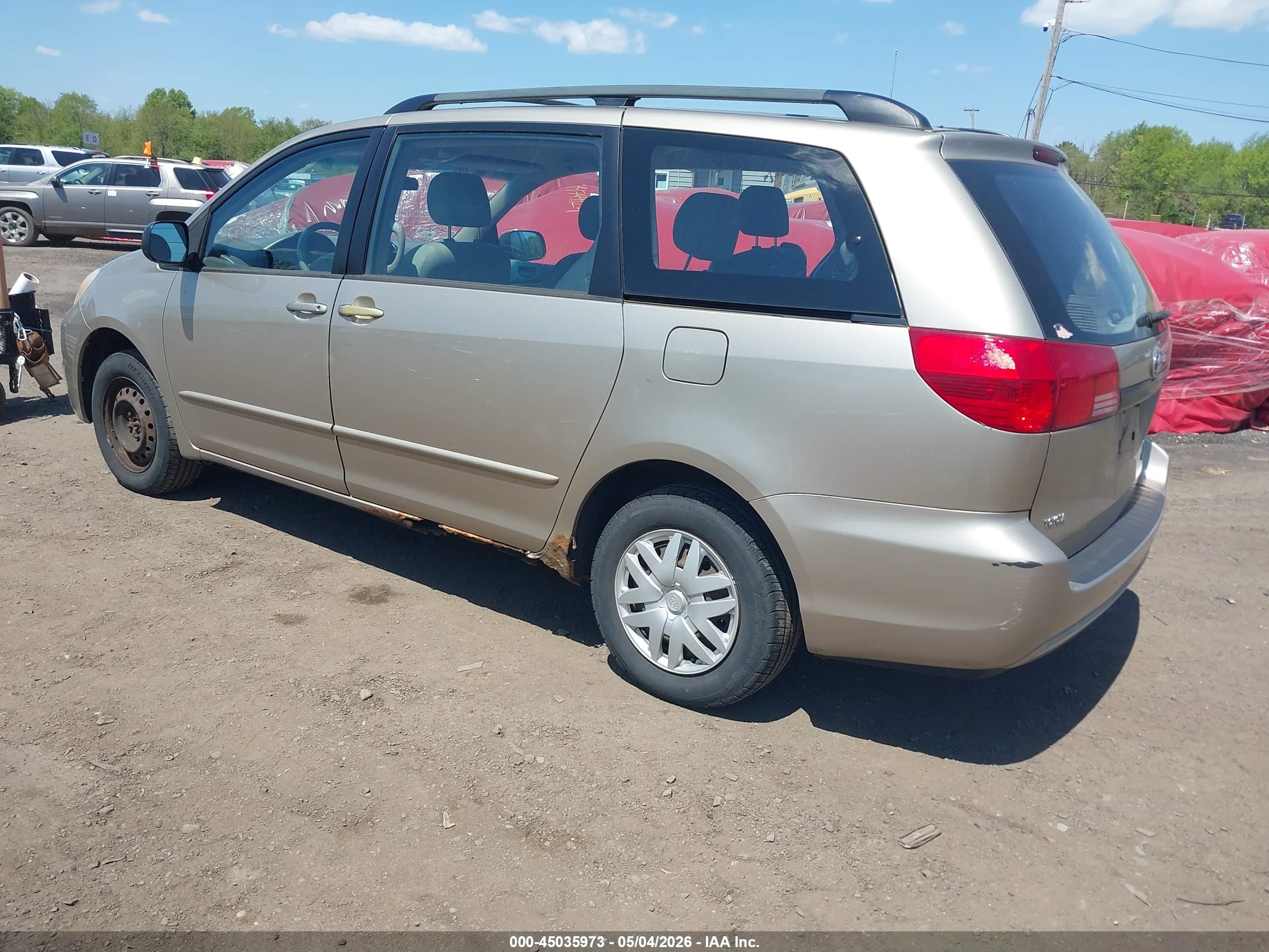 TOYOTA SIENNA image 3