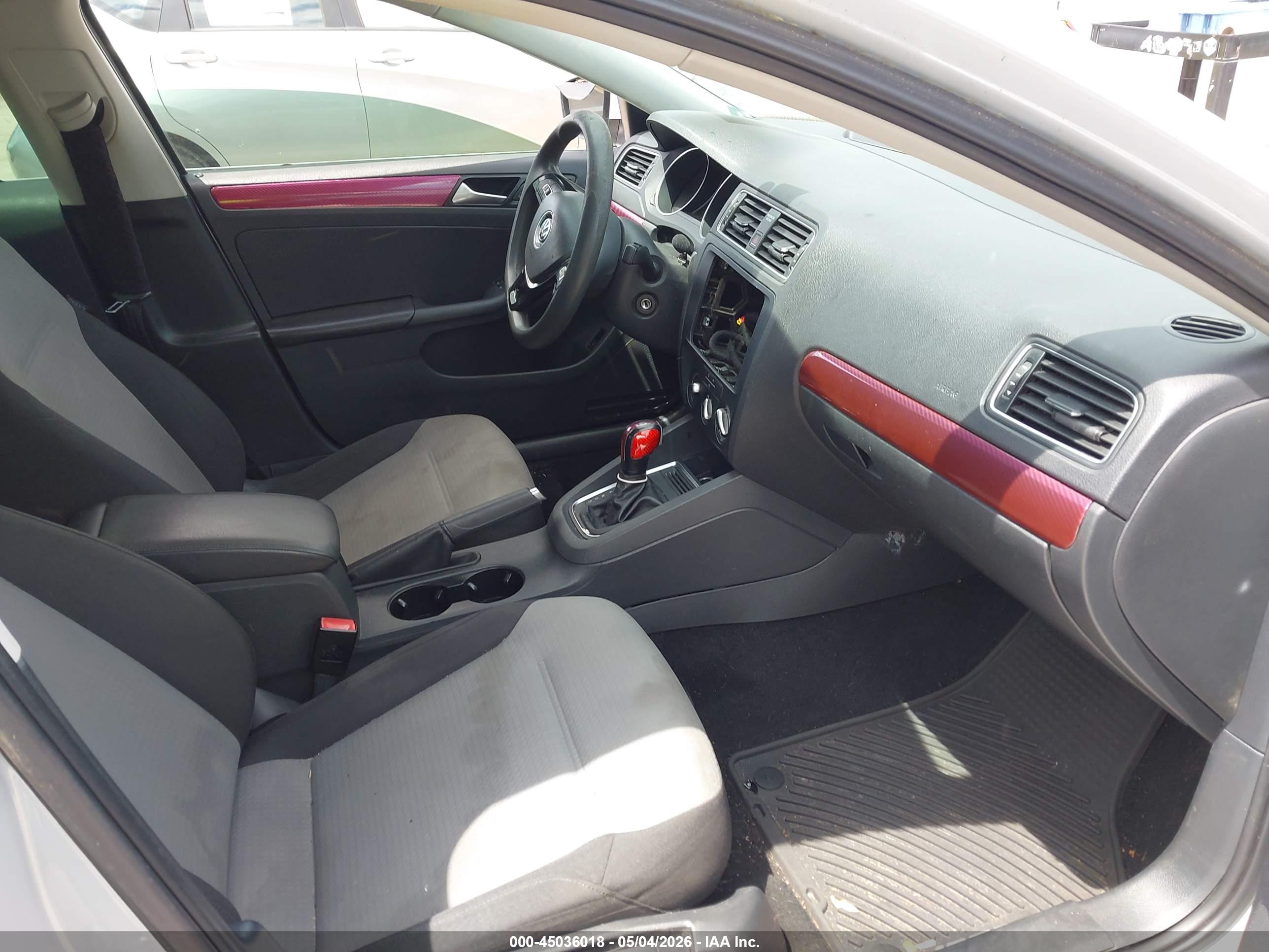 VOLKSWAGEN JETTA image 5