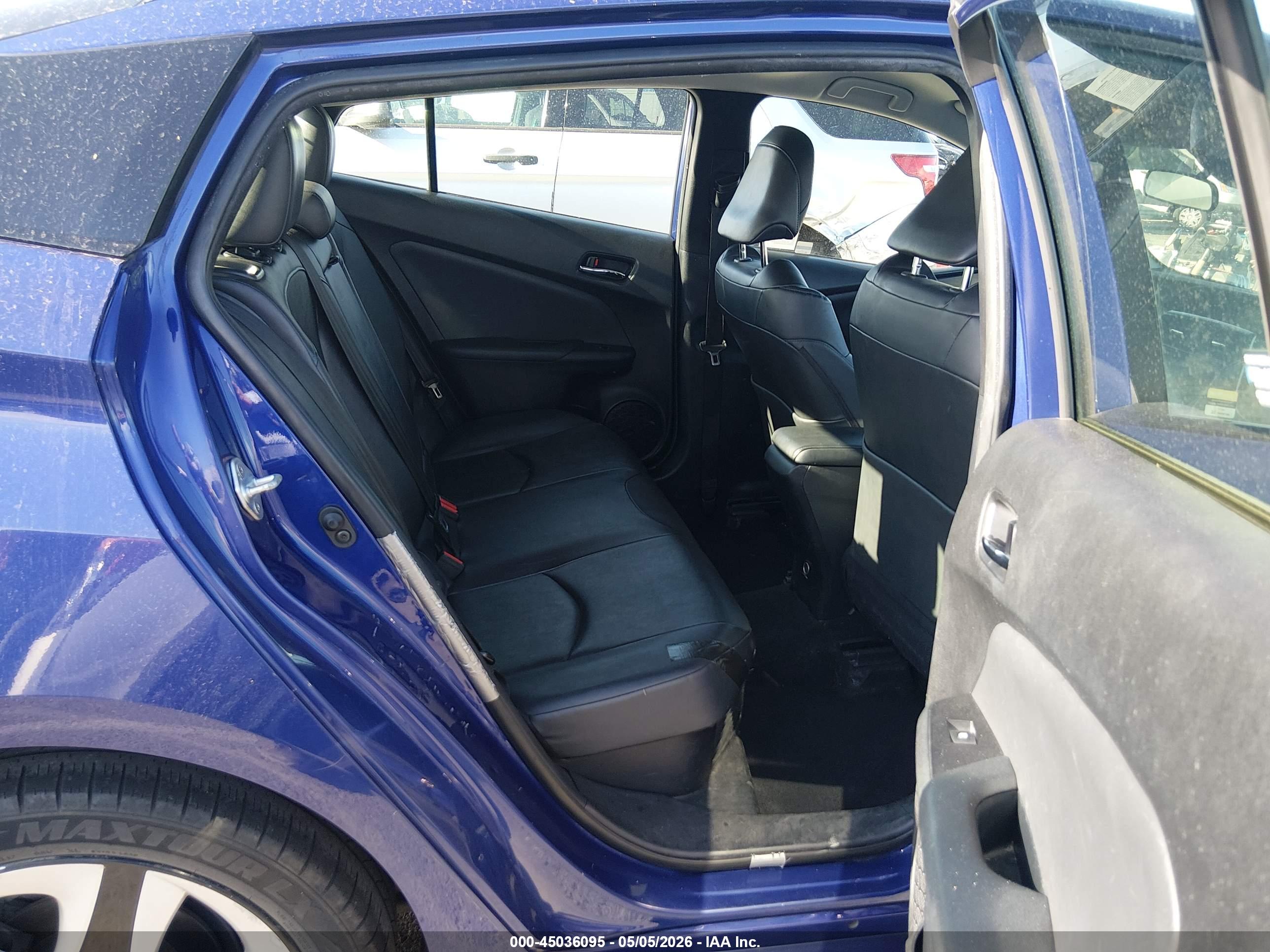 TOYOTA PRIUS image 8