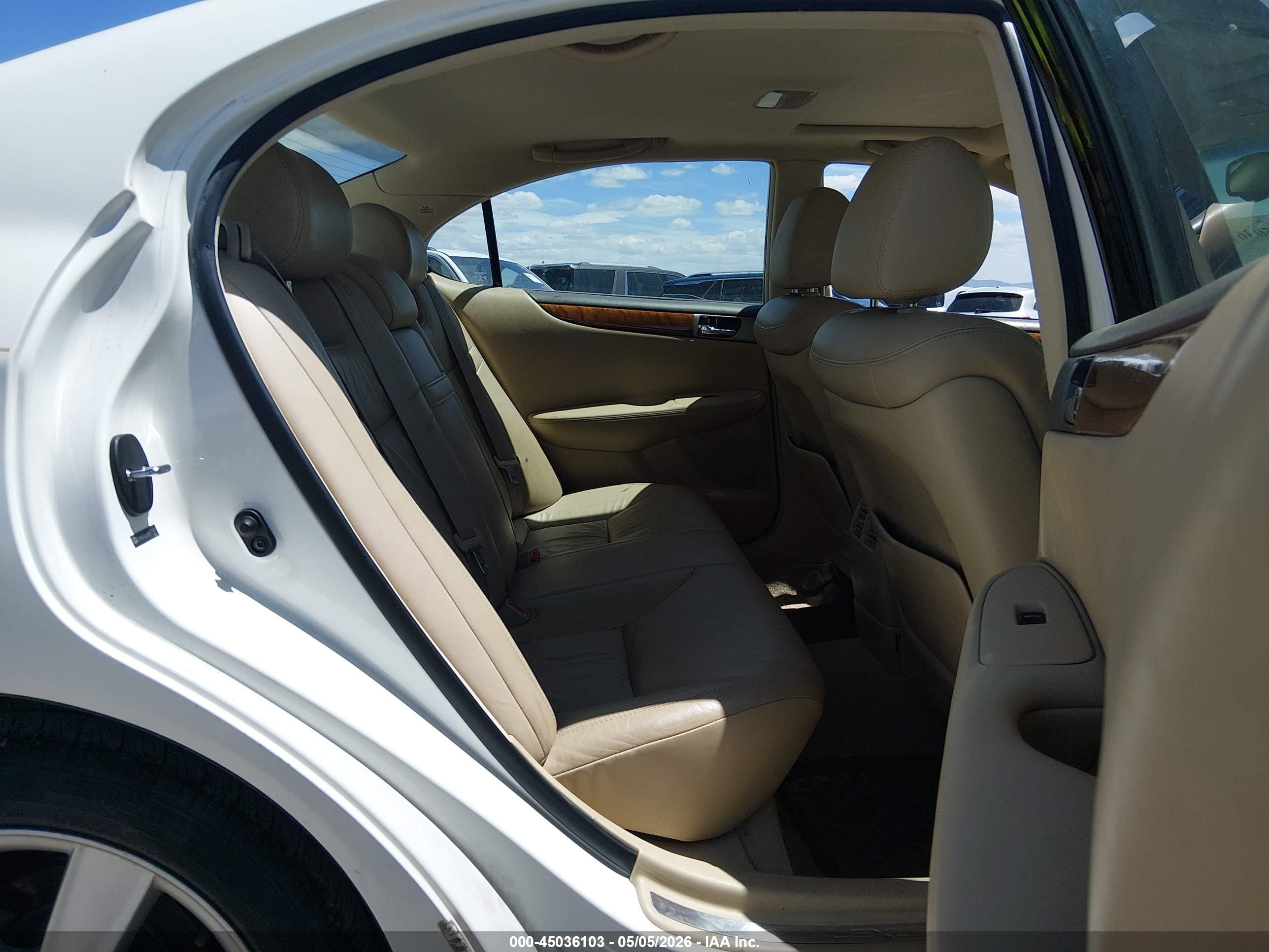 LEXUS ES image 8