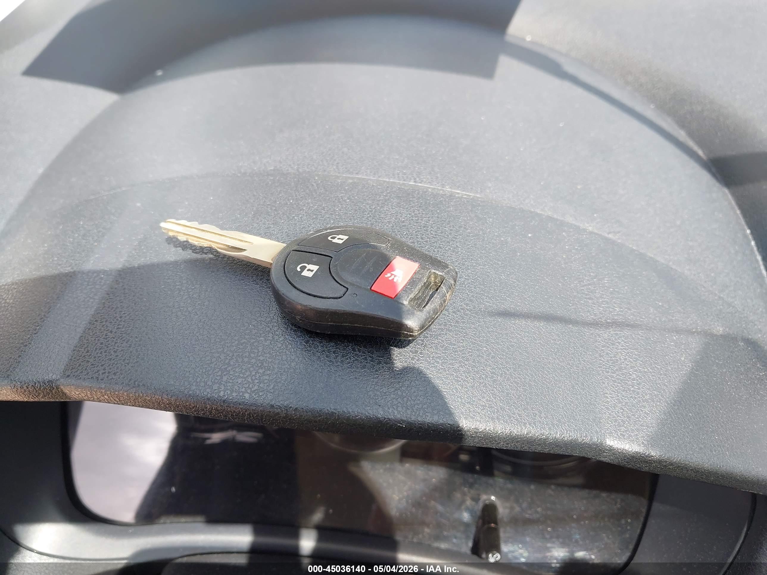 NISSAN VERSA image 11