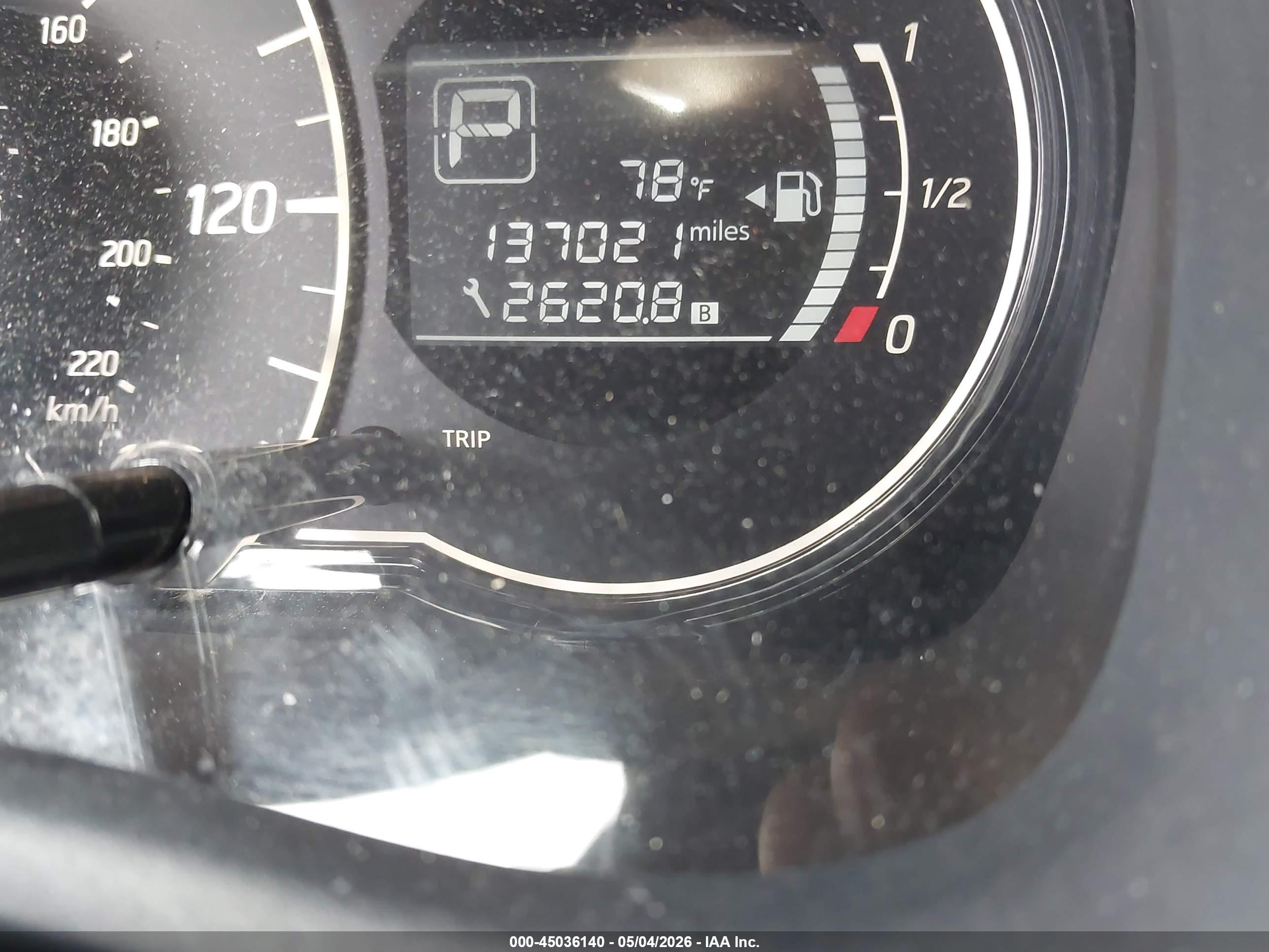 NISSAN VERSA image 7