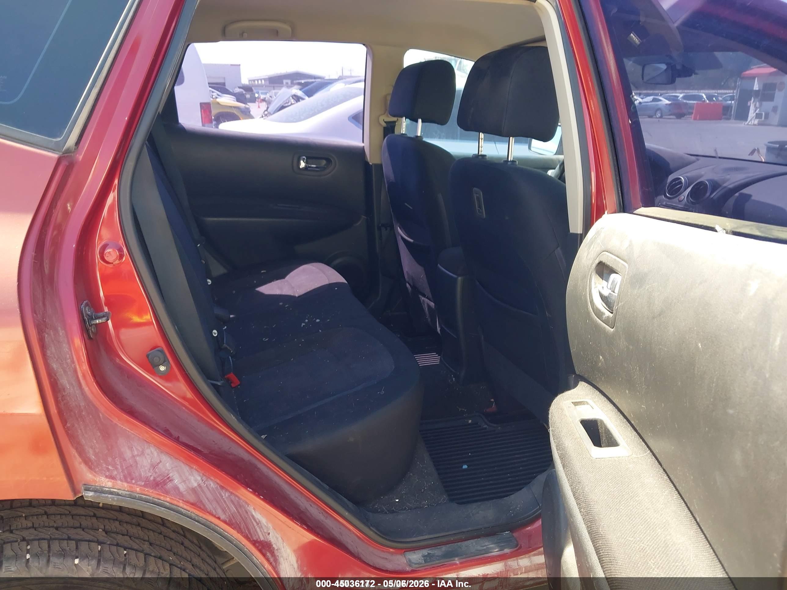 NISSAN ROGUE image 8