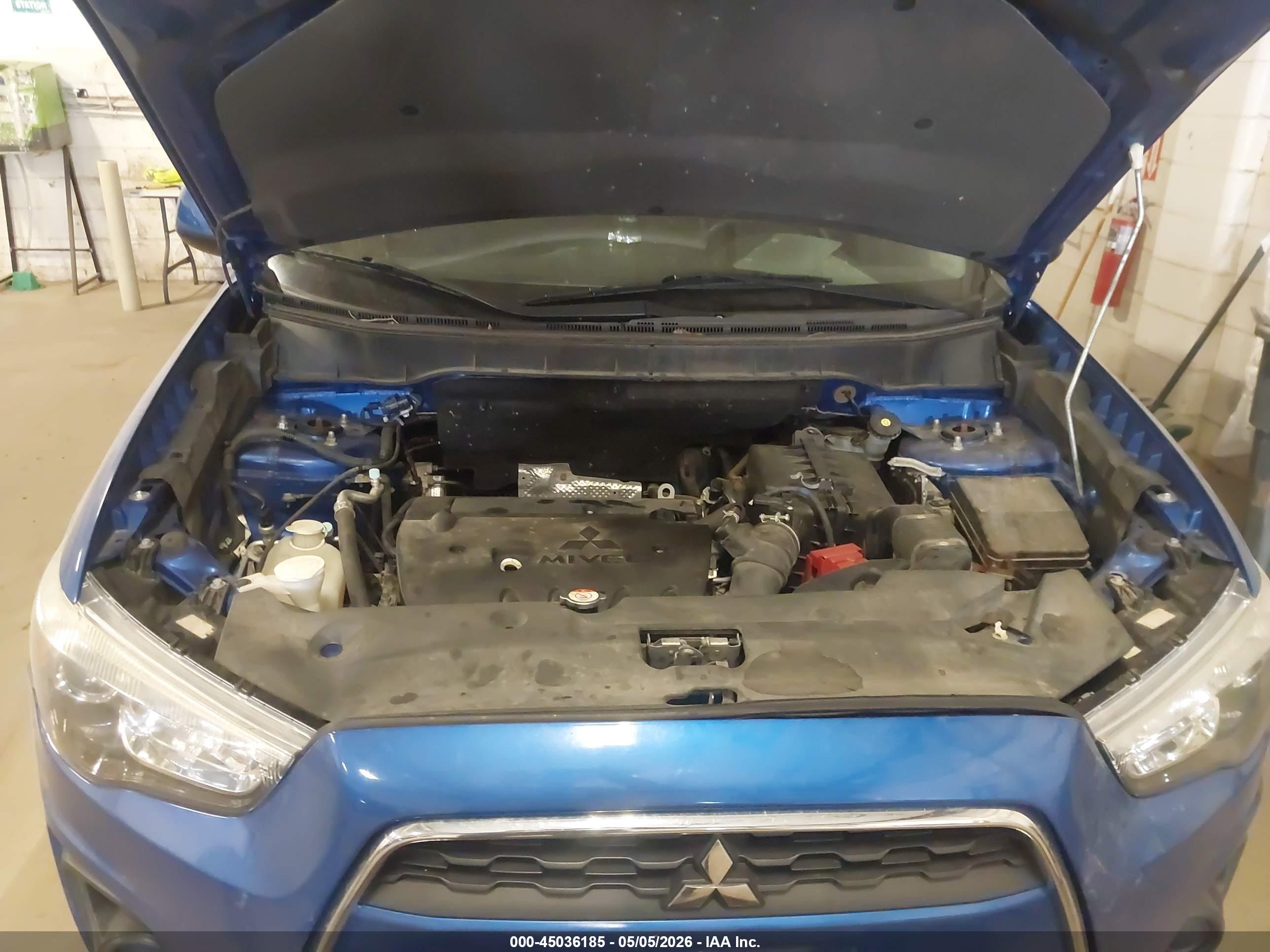MITSUBISHI OUTLANDER image 10