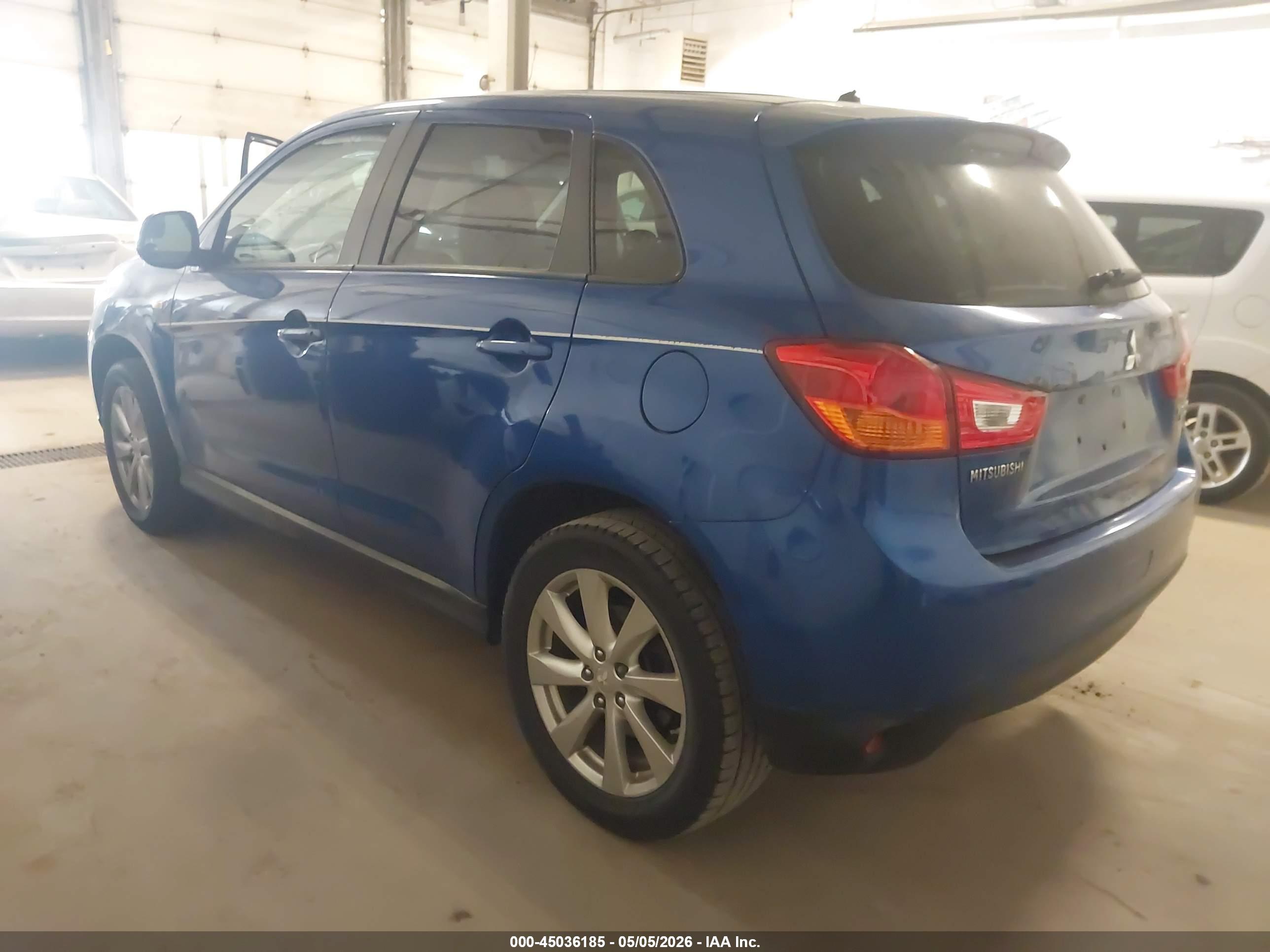 MITSUBISHI OUTLANDER image 3